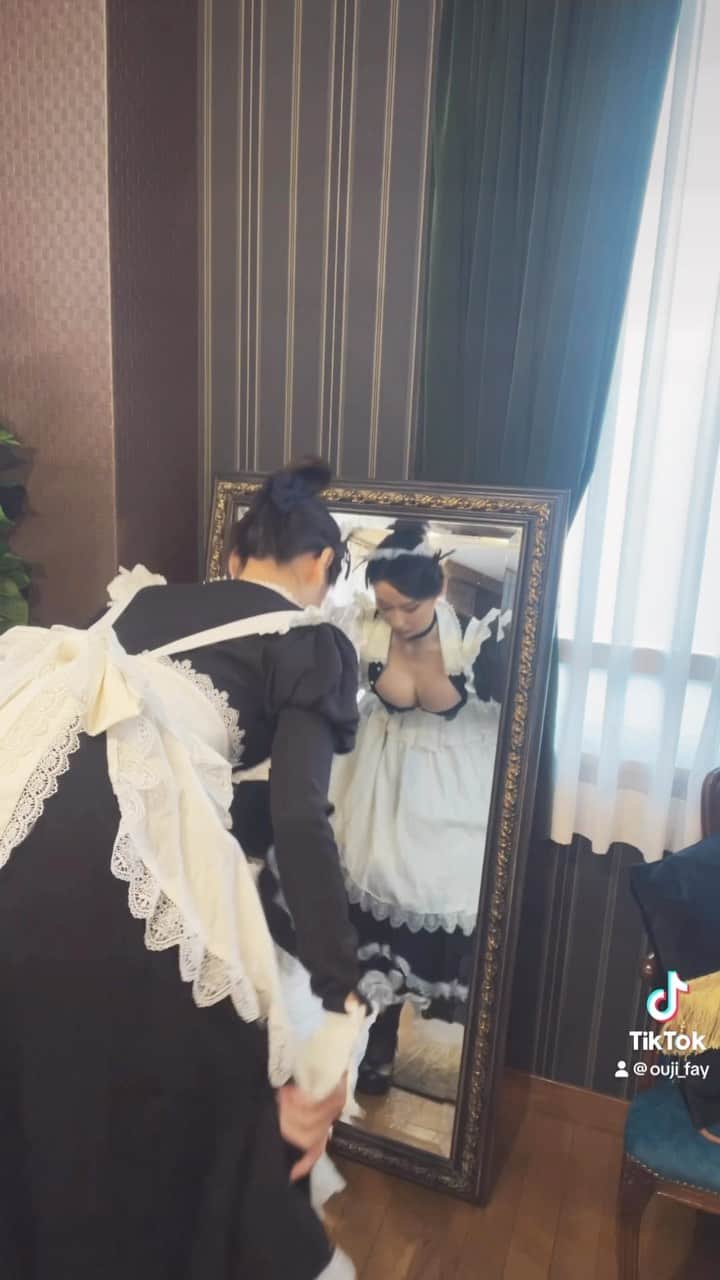 王子妃のインスタグラム：「這款家政婦家事絕對做超爛🫣  #女僕裝 #メイド #maid #美女 #英式女僕 #女僕咖啡廳 #吊帶襪 #黑絲 #性感 #御姐 #台湾からのエッチなお姉さん」