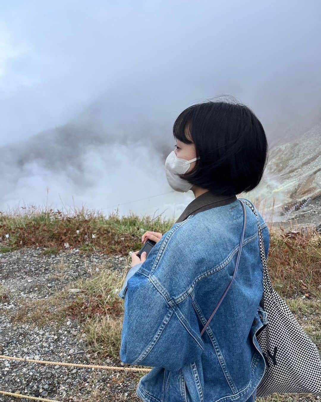 山本真莉さんのインスタグラム写真 - (山本真莉Instagram)「これは大涌谷の黒カレーパン 観光地に行くと必ず限定！に弱い」10月19日 19時34分 - ymmryl