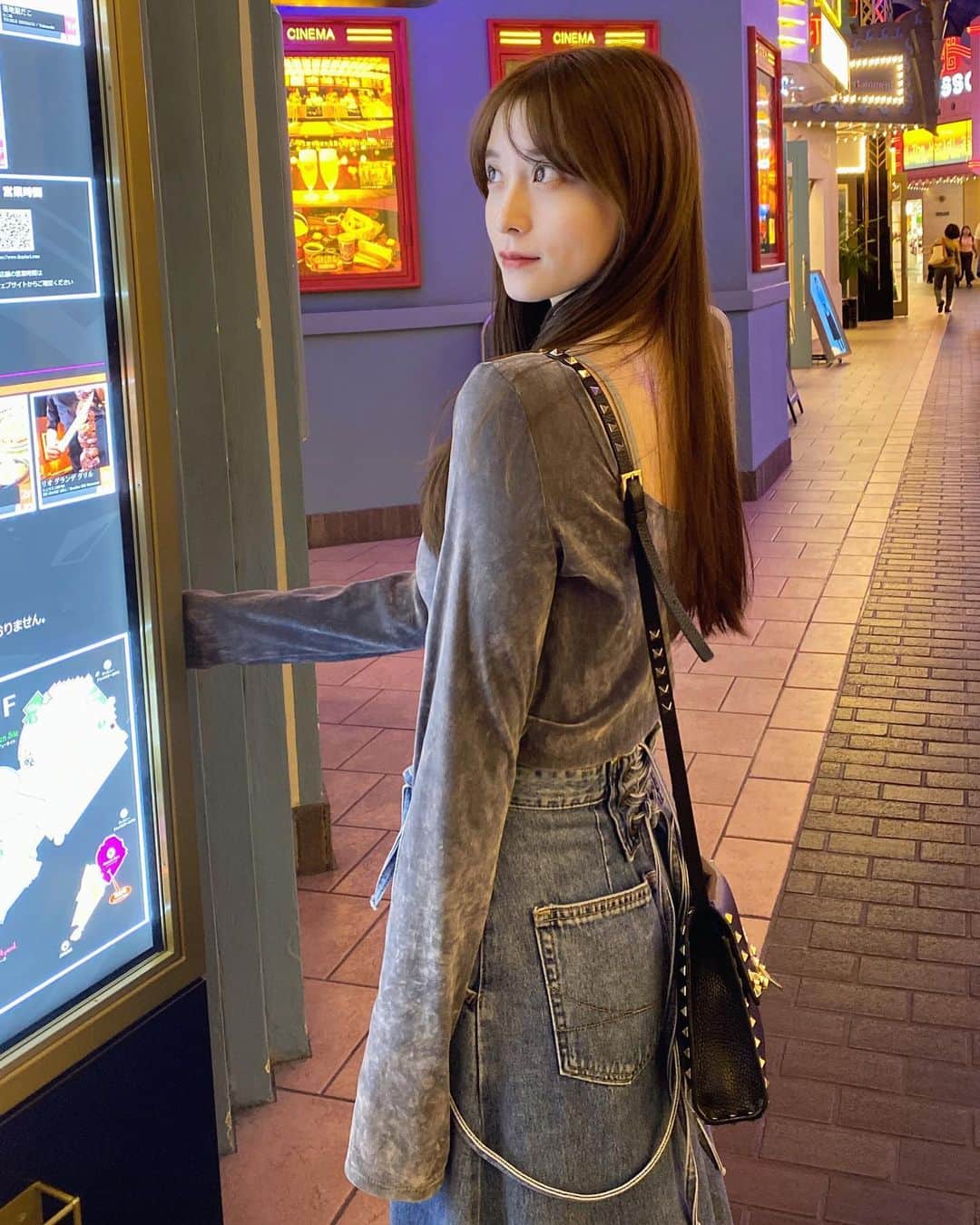 のインスタグラム：「・ ・  久しぶりのイクスピアリ〜🪸🧜💓  #れんの服  @naturalbeautybasic_official  @freaksstore_official  @maisonvalentino   ・ ・」