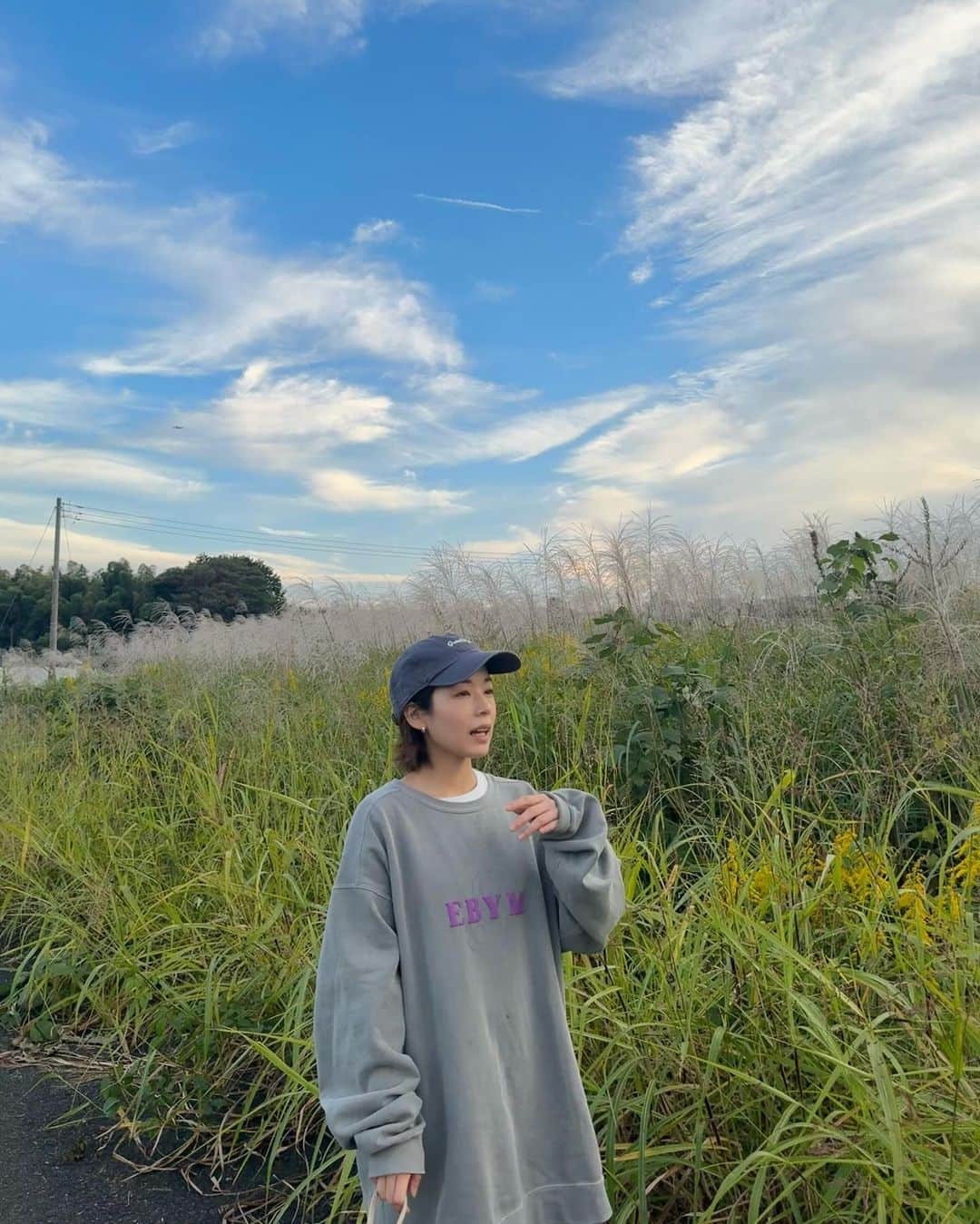 傳彩夏のインスタグラム：「秋花粉ポーズ🌾🍂🍁」