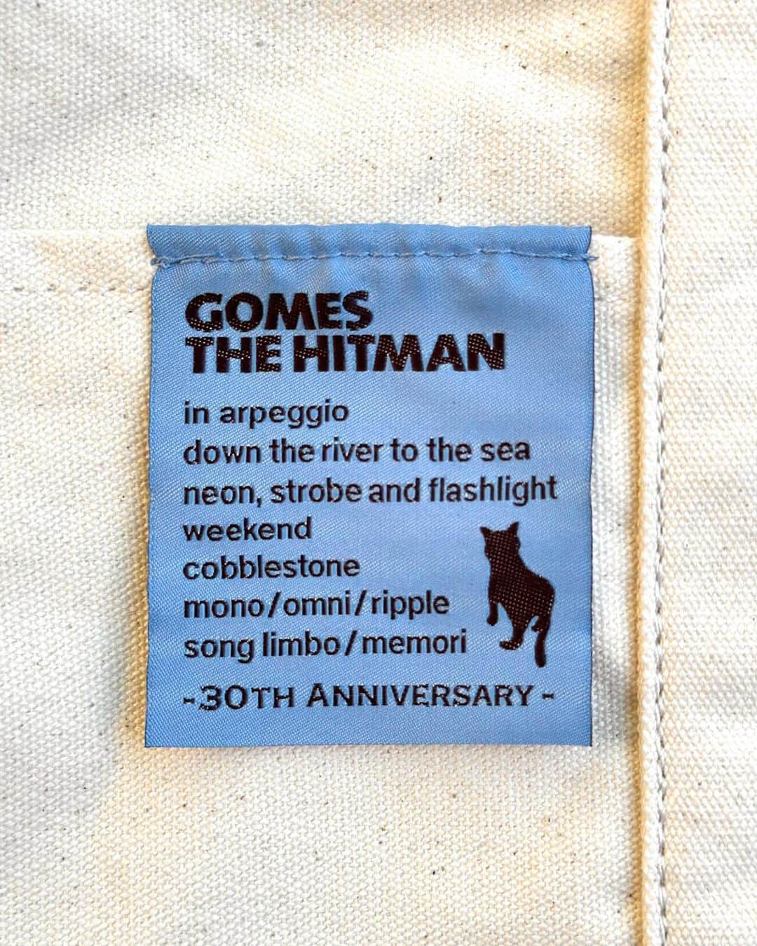 山田稔明さんのインスタグラム写真 - (山田稔明Instagram)「昨晩のインスタライブで紹介した、10月7日のGOMES THE HITMAN公演でお披露目予定だった結成30周年記念トートバッグ。大きくて布地も厚くて旅行にも街歩きにもぴったりなやつ。4色、布製タグにはバンドロゴと作品名が刺繍されています。オフィシャル通販STOREにて本日から10月いっぱい受注受付、ストーリーズやプロフィール欄のリンクよりチェックしてみてください。 #gomesthehitman」10月19日 10時54分 - toshiakiyamada