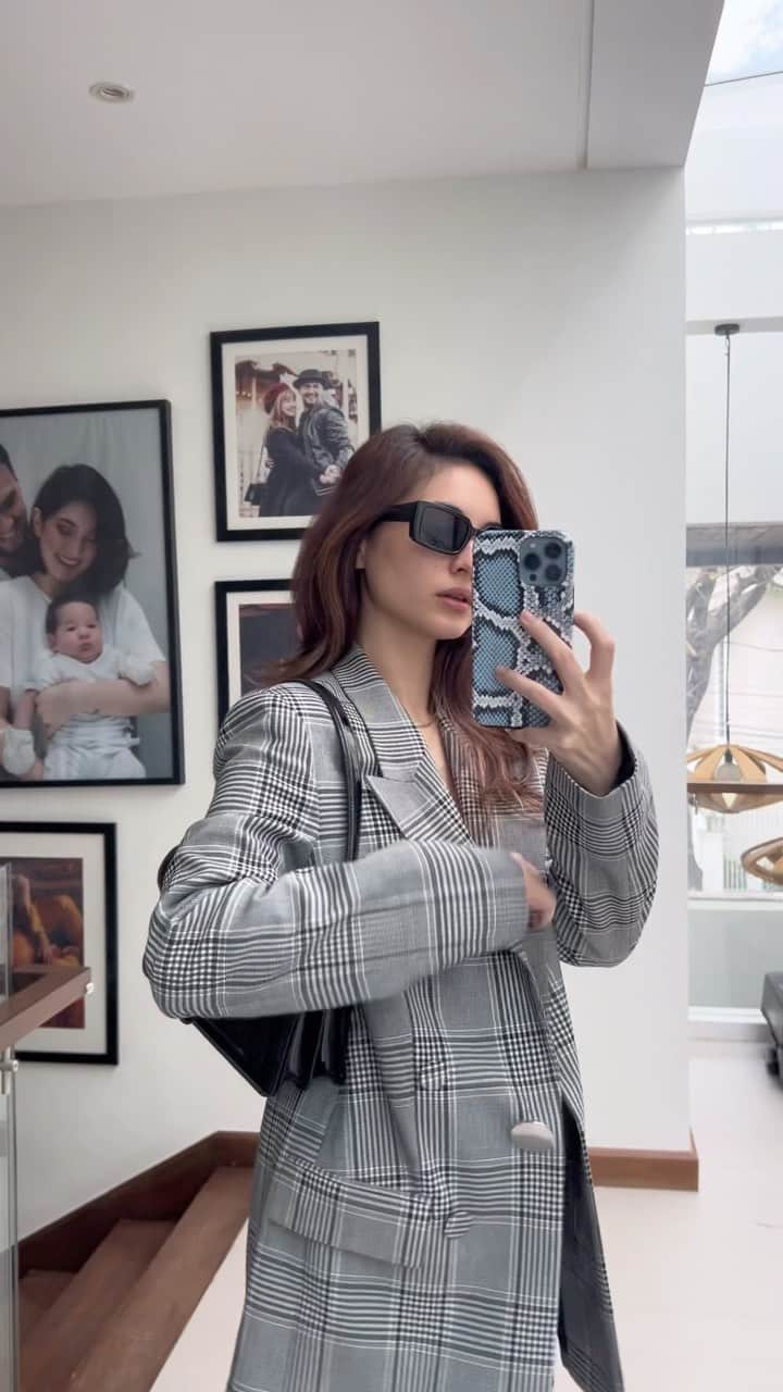 Coleen Garciaのインスタグラム：「This is how I wear my shine with my new Coach Tabby! 🥰  Check out the latest Shine collection in the new @coach store in Greenbelt 5, and bring that special glow into your everyday wardrobe, even on the most mundane days. ✨   #WearYourShine #CoachNY #SSILife @ssilifeph」