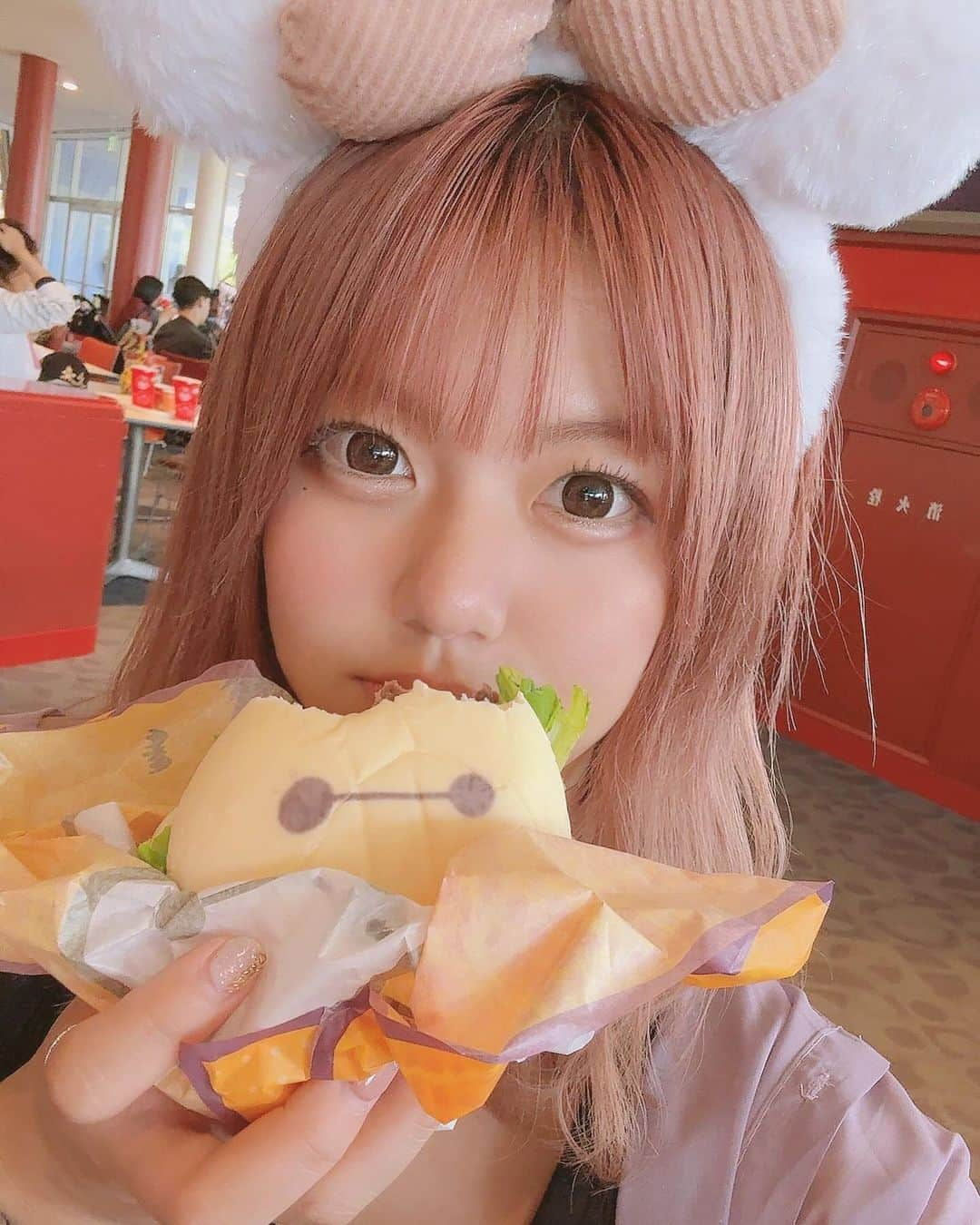 梅咲遥さんのインスタグラム写真 - (梅咲遥Instagram)「#ディズニーランド  #dハロ 🍔」10月19日 11時00分 - umesaki_haruka