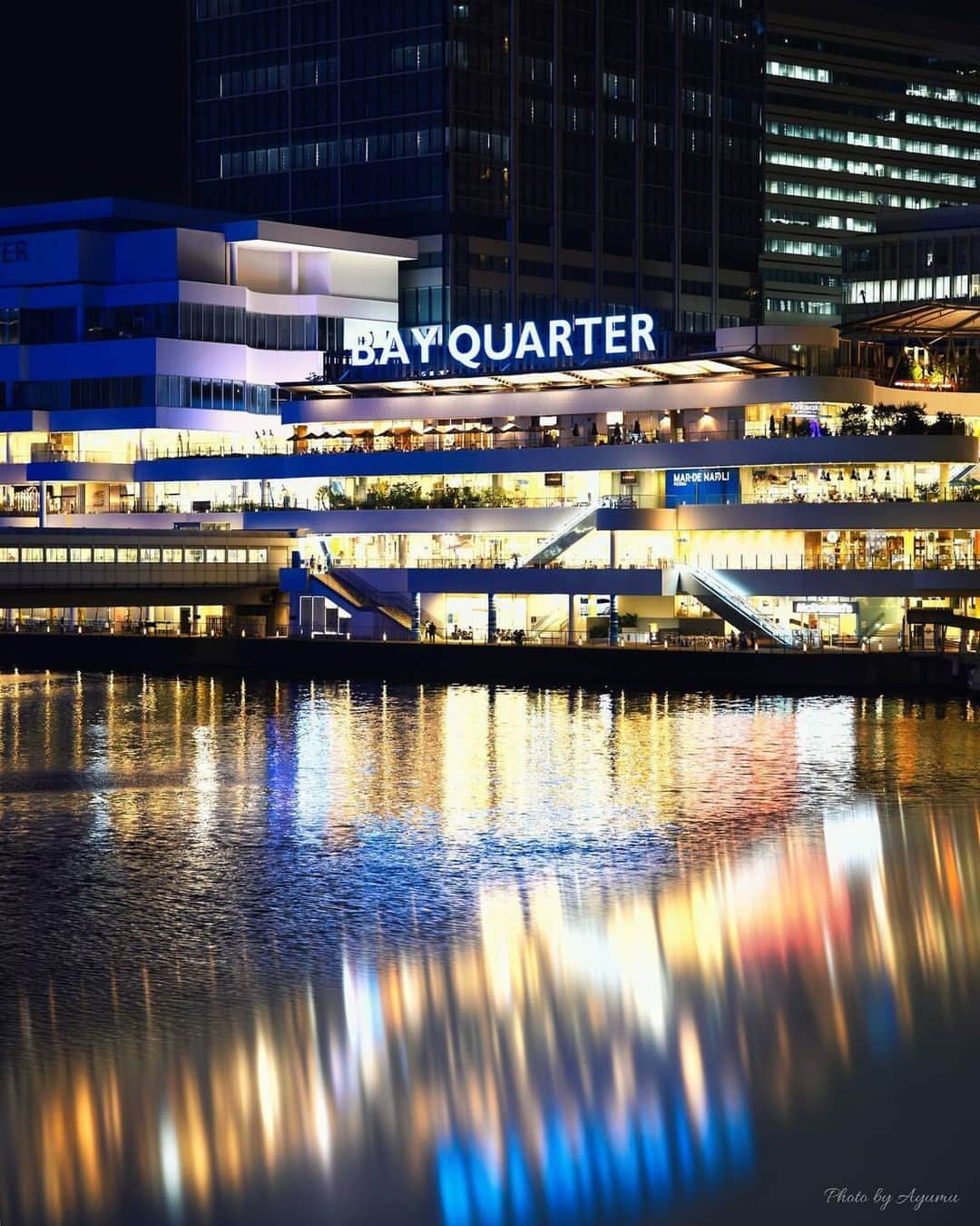 東京カメラ部 横浜分室のインスタグラム：「Photo by @yumoa__ 「横浜ベイクォーター」 https://www.instagram.com/p/Cx-bLuevG5G/ . いいね！＆コメント大歓迎！ ※投稿に関するご注意・ポリシーは東京カメラ部に準じます。詳しくは下記をご覧ください。 https://fb.minpos.com/fb/willvii/camera_jpn/static/guideline . #みなとみらい線フォト散歩 #みなとみらい線フォトさんぽ #みなとみらい線 #横浜 #新高島 #みなとみらい #馬車道 #日本大通り #元町中華街 #yokohama #東京カメラ部 #Japan #photo #写真 #日本 Follow: @TCC.Yokohama . ※各種法令、マナー、関係者の指示に従った撮影をお願いします。 *Please ensure that your photography adheres to all relevant laws, etiquette, and instructions issued by authorized persons.」