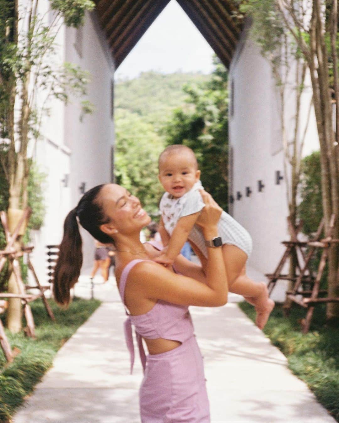 タヤ・ロジャースのインスタグラム：「Happy 10 months my darling boy 🥹 You are the brightest ray of sunshine 🌞 and we are so lucky to have you ❤️」