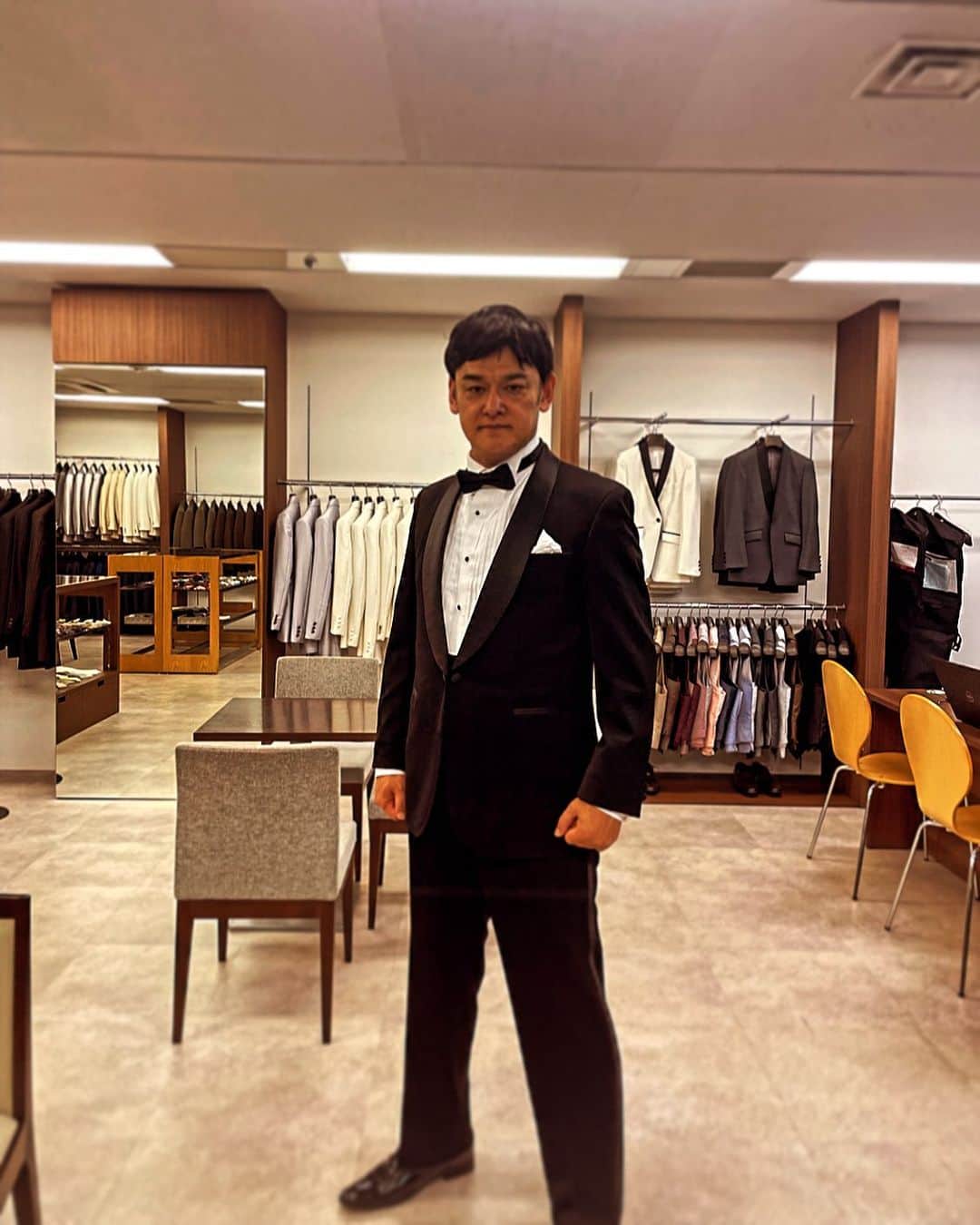 宮田麺児さんのインスタグラム写真 - (宮田麺児Instagram)「タキシード着用必須の パーティーに近くいきます。  タキシードレンタルしました。  #タキシード #パーティー」10月19日 11時31分 - miyatamenji