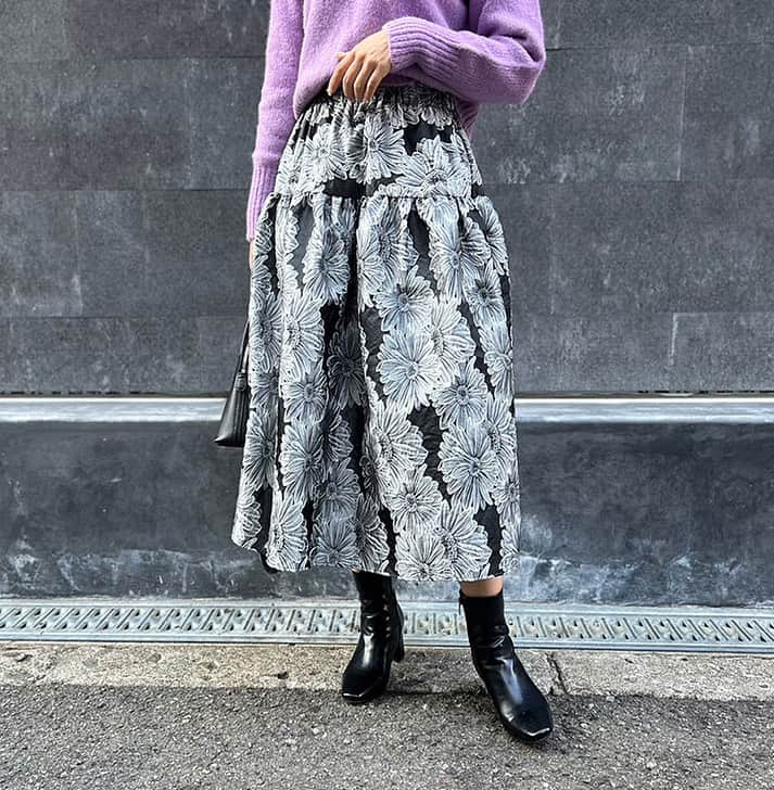 Mode Robeのインスタグラム：「* * NEW item...✔︎ * フラワージャガードスカート/2カラー 【mr5607】 black,gray * * * #MODEROBE #韓国女優ファッション」