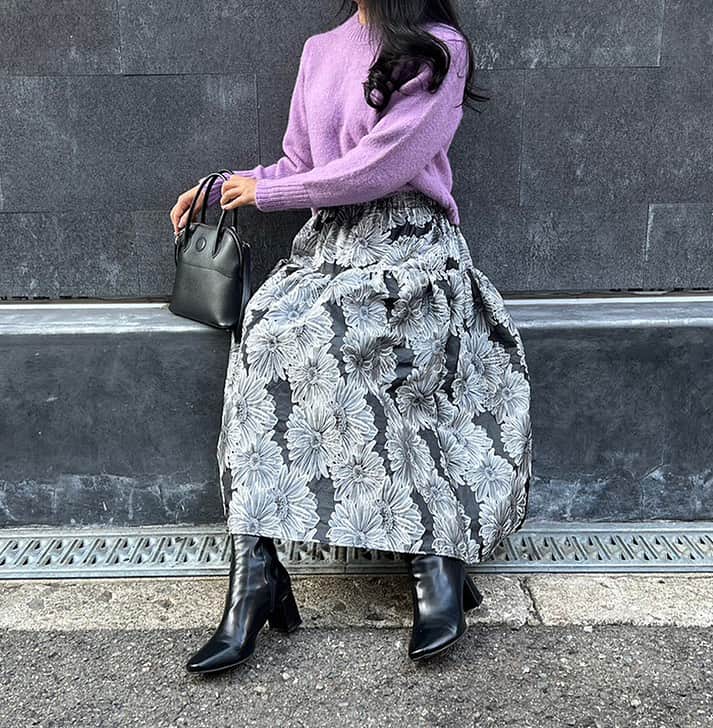 Mode Robeのインスタグラム：「* * NEW item...✔︎ * フラワージャガードスカート/2カラー 【mr5607】 black,gray * * * #MODEROBE #韓国女優ファッション」