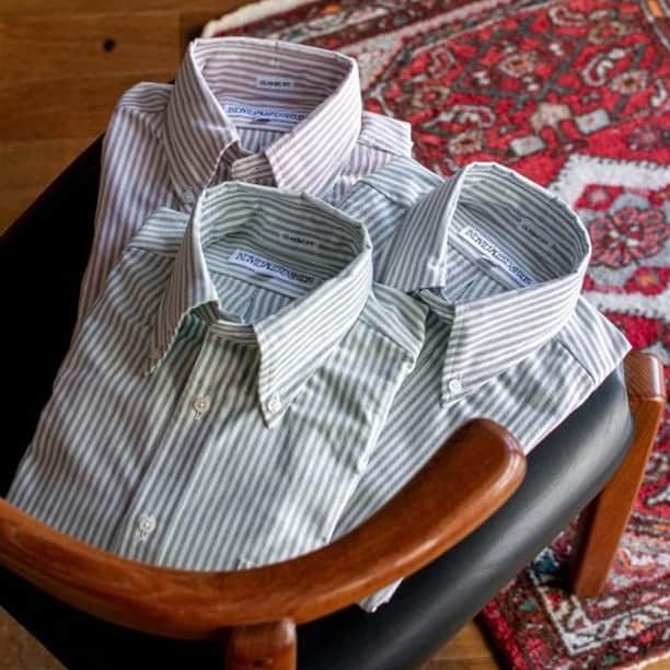 インディビジュアライズド シャツのインスタグラム：「Exclusive fabric: Authentic Candy Striped Oxford cloth.  Available at our partner stores and our flagship store @usoniangoodsstore   #individualizedshirts  #americantraditional  #madeinusa #ivystyle #mensfashion #mensstyle #スタイリング　#ファッション」