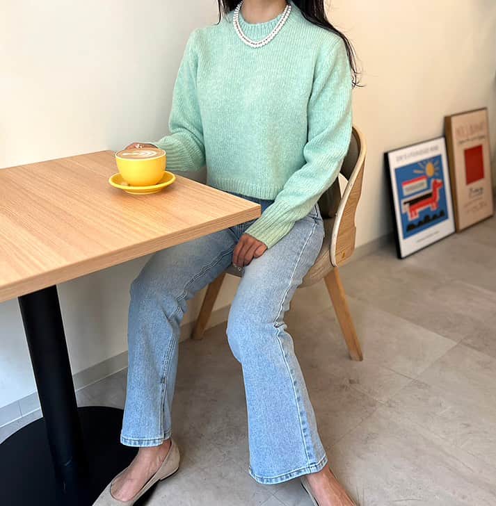 Mode Robeのインスタグラム：「* * NEW item...✔︎ * ショート丈カラーニット/5カラー 【mr5602】 pink,blue,mint,purple,ivory * * * #MODEROBE #韓国女優ファッション」