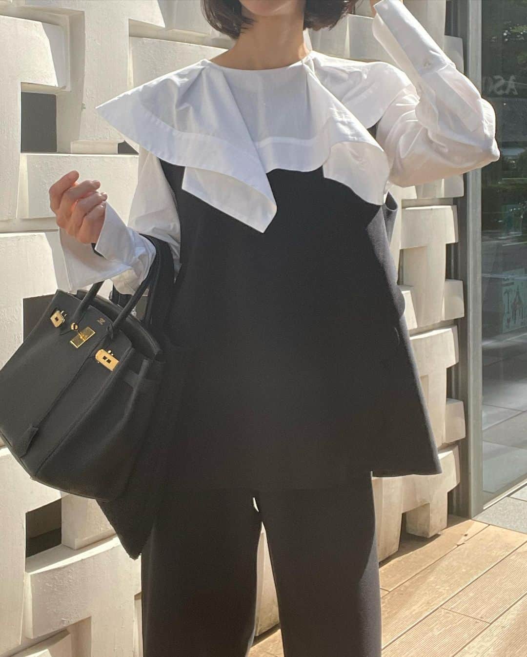 木本泉さんのインスタグラム写真 - (木本泉Instagram)「- 朝からバタバタ💨  早起きしたのに、、、w結局バタバタなのはなぜ？🫣  スカラップベスト、ブラウスに合わせていただいでも可愛いです🕊️  ブーツ履いてみたけど、、、なんか楽じゃない😅 ローヒールに慣れすぎてしまってるよう💭」10月19日 11時53分 - izumikimoto