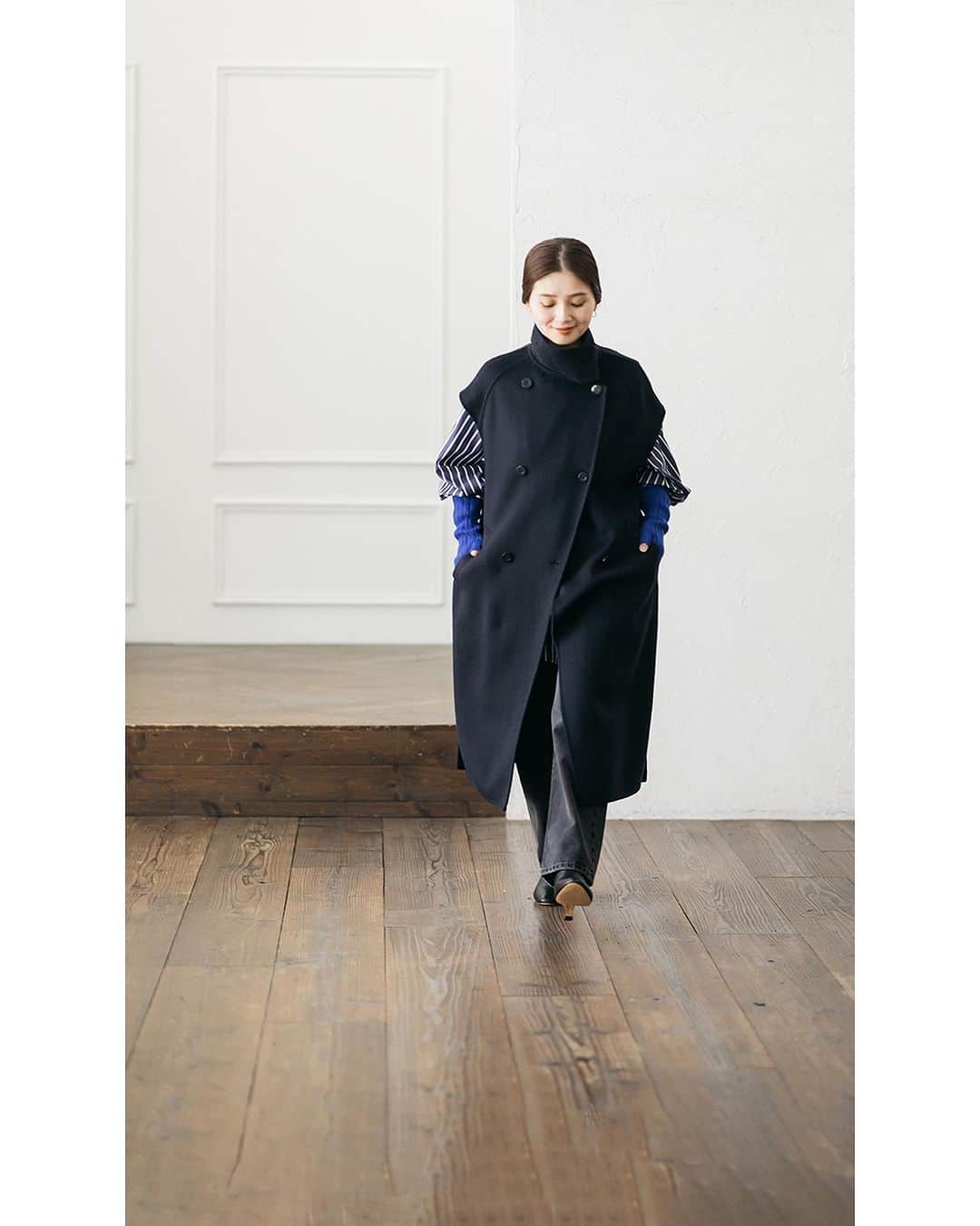 JOURNAL STANDARDさんのインスタグラム写真 - (JOURNAL STANDARDInstagram)「秋から冬と長く使える「ロングジレ」  長そで1枚で心地いい季節。 そんな秋晴れの日に着たいロングジレが登場。  ——————————  ■ウールリバーミリタリーロングジレ ¥31,900 tax included No.23011400505030  ■CPポプリンターンナップカフシャツ ¥17,600 tax included No.23050400905030  ■別注【LEVI’S(R)/リーバイス(R)】501(R)90S SMU FULL：フルレングス ¥15,400 tax included No.23030410000630  ■【REMME/レメ】ヒールブーティー ¥19,800 tax included No.23093410005730  ■【WILLIAM BRUNTON/ウィリアム ブラントン】CASHMERE リブアームウォーマー ¥9,900 tax included No.23090410000130  ——————————  @baycrews  ——————————  #baycrews #baycrewsstore #journalstandardladies #journalstandard #2023autumn #autumn #ジャーナルスタンダード #レディースファッション #ベイクルーズ #大人コーデ #秋コーデ #秋物 #秋服 #大人コーデ#30代コーデ#40代コーデ#ジレ#ジレコーデ#シャツ#シャツコーデ#リーバイス#デニムコーデ#ヒール#ブーティー#アームウォーマー」10月19日 12時04分 - journalstandard.jp