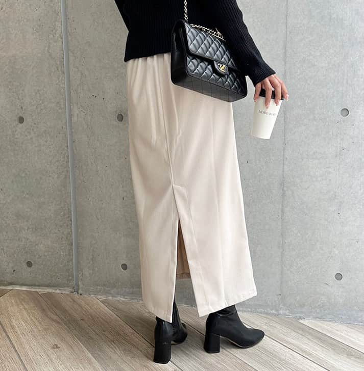 Mode Robeのインスタグラム：「* * NEW item...✔︎ * バックスリットナロースカート/3カラー 【mr5493】 black,beige,ivory * * * #MODEROBE #韓国女優ファッション」