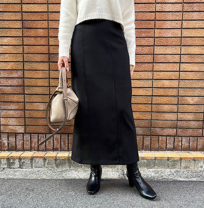 Mode Robeのインスタグラム：「* * NEW item...✔︎ * バックスリットナロースカート/3カラー 【mr5493】 black,beige,ivory * * * #MODEROBE #韓国女優ファッション」