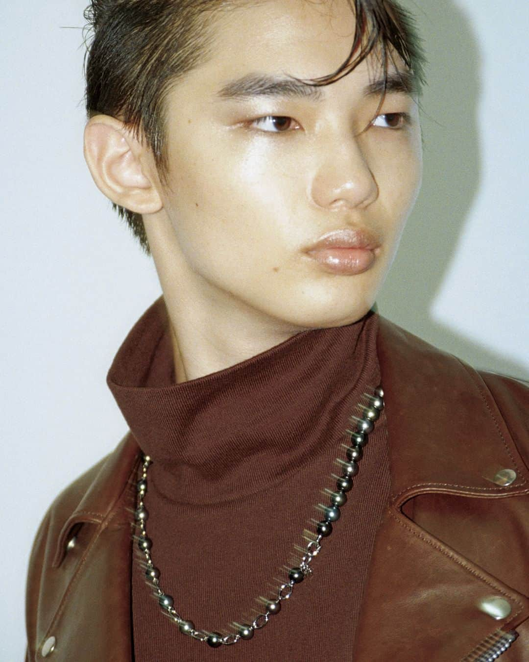 Mikimotoのインスタグラム：「Mikimoto Editorials  Model, Akitsugu Tominaga (@akitsugu.t) adorned in “PASSIONOIR” on commons&sense man ISSUE35 (@commonsandsense_magazine).  #MIKIMOTO #ミキモト #PASSIONOIR #commonsandsense」