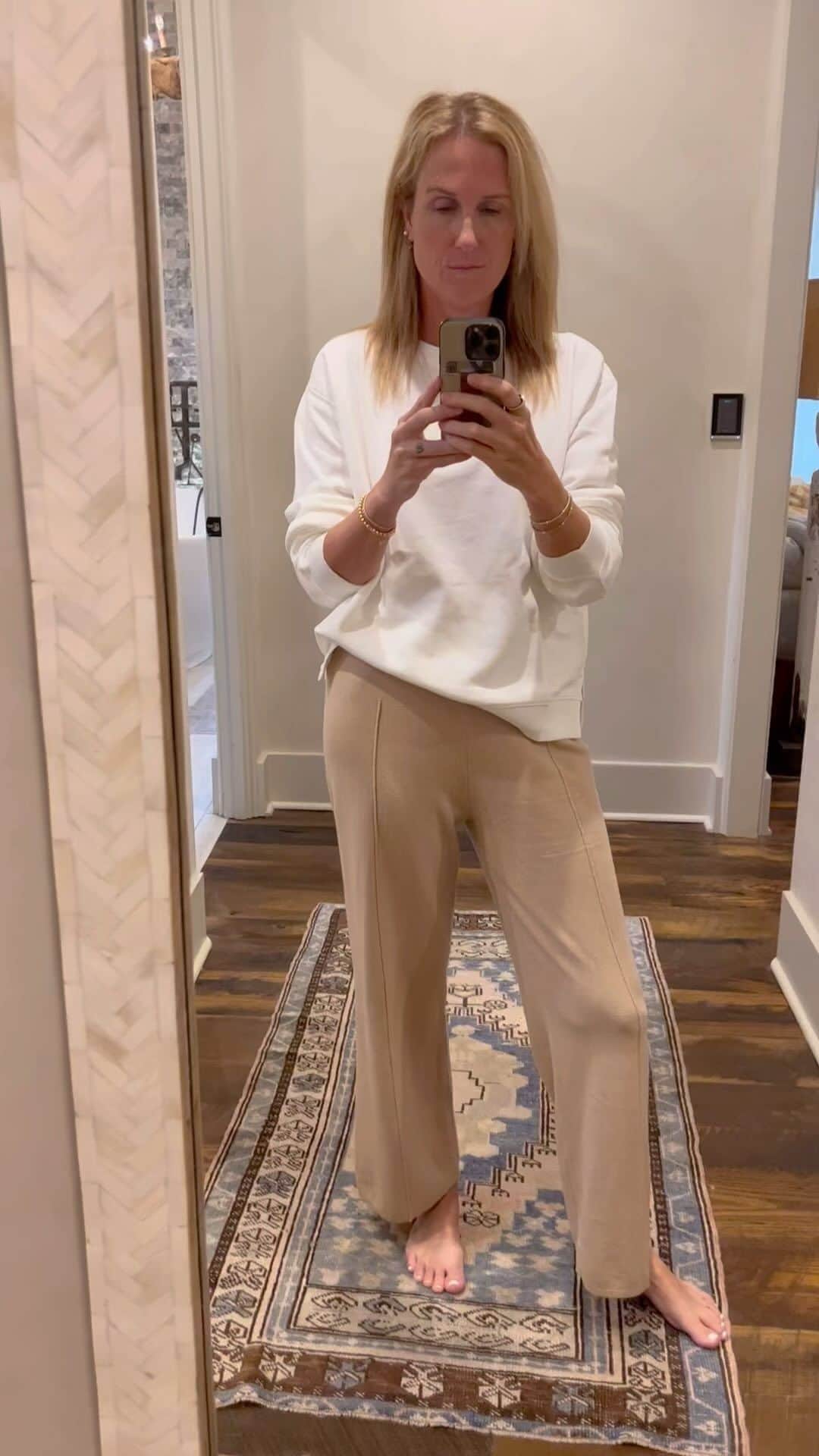 コリー・ロバートソンのインスタグラム：「36 hours in NYC with my love to talk about @theblindmovie and only packed @darling 🧡 I love the clothes and the beautiful way they inspire women. I’ll put a link in my stories, everything is 20% off this week with JOY20 🤗」