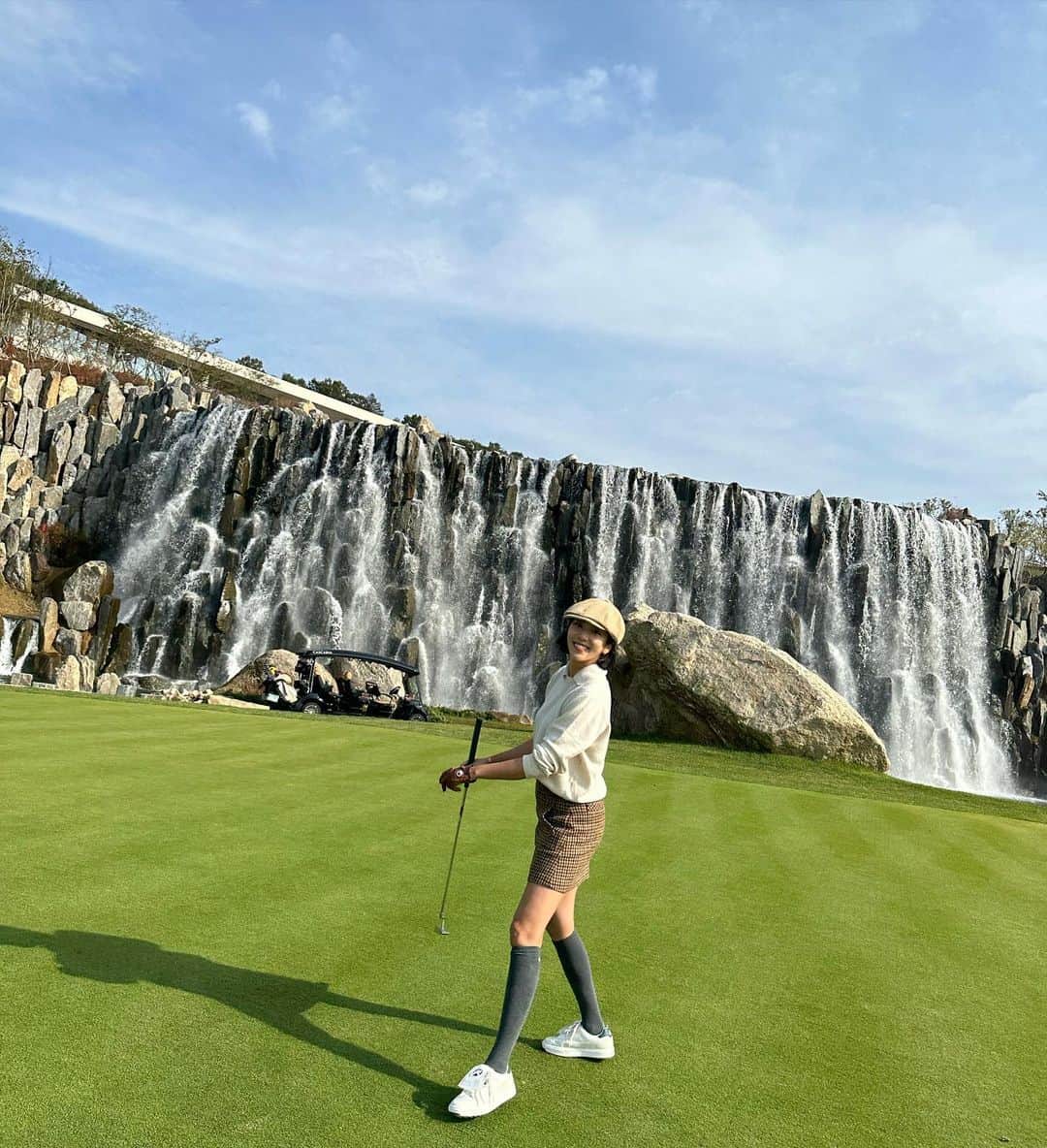 ソン・ダムビのインスタグラム：「어제 날씨와 풍경이 다한 날🍁🏌🏻‍♀️ 가을 골프는 사랑입니다⛳️♥️」