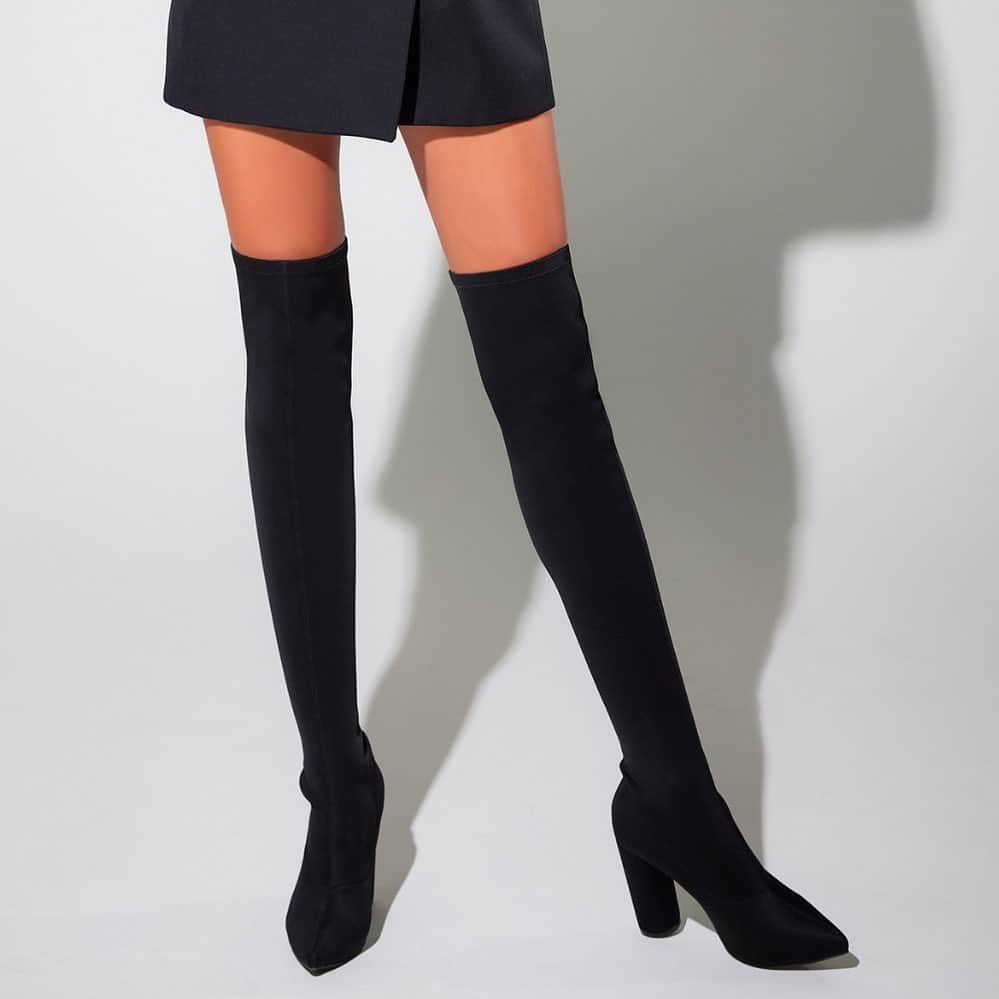 ANELA TOKYOのインスタグラム：「ANELA BOOTS 2023 即納発送開始‼︎  肌にピタッと圧着するフェイクスエード生地が 脚に馴染み美しいシルエットを生み出す  ・ストレッチフェイクスウェードニーハイブーツ  ¥19,305(taxin) Size:S(22.5cm)M(23.5cm)L(24.5cm)LL(25.5cm) Color:BLK  #anelatokyo #anelatokyoshooting」