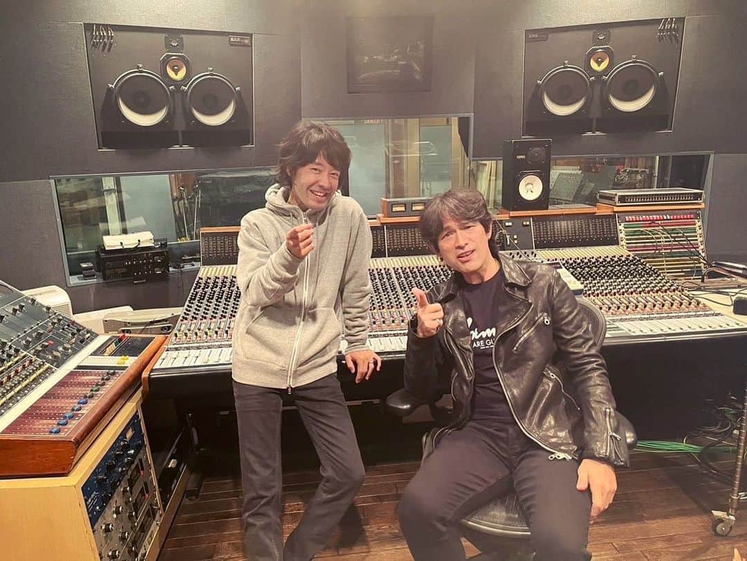 和田唱のインスタグラム：「スタジオで何かしている人達。  #江口洋介 #和田唱」