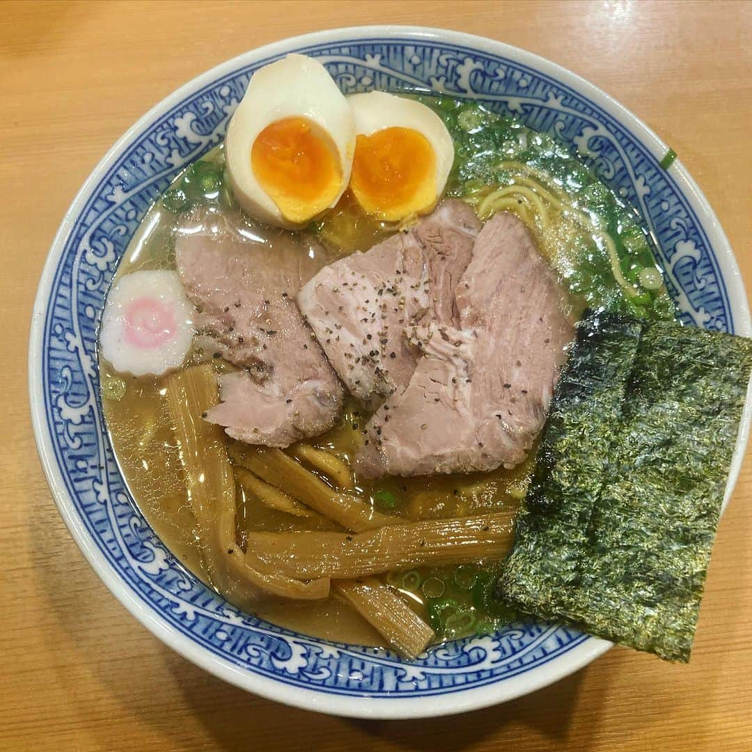 工藤ジェニファー茉侑のインスタグラム：「#吉祥寺グルメ #居酒屋巡り　 #〆ラーメン  #ラーメン青葉 #いせや #魚秀  #ラーメン　#ラーメンスタグラム　#ラーメン好きな人と繋がりたい　#吉祥寺　#はしご酒　#居酒屋　#赤提灯 #代々木上原 #代々木上原カフェ #代々木八幡 #代々木上原グルメ #代々木公園 #bistro #ワインスタグラム #ワイン好きな人と繋がりたい #和食　#kichijyoji #やきとん　#ビール」