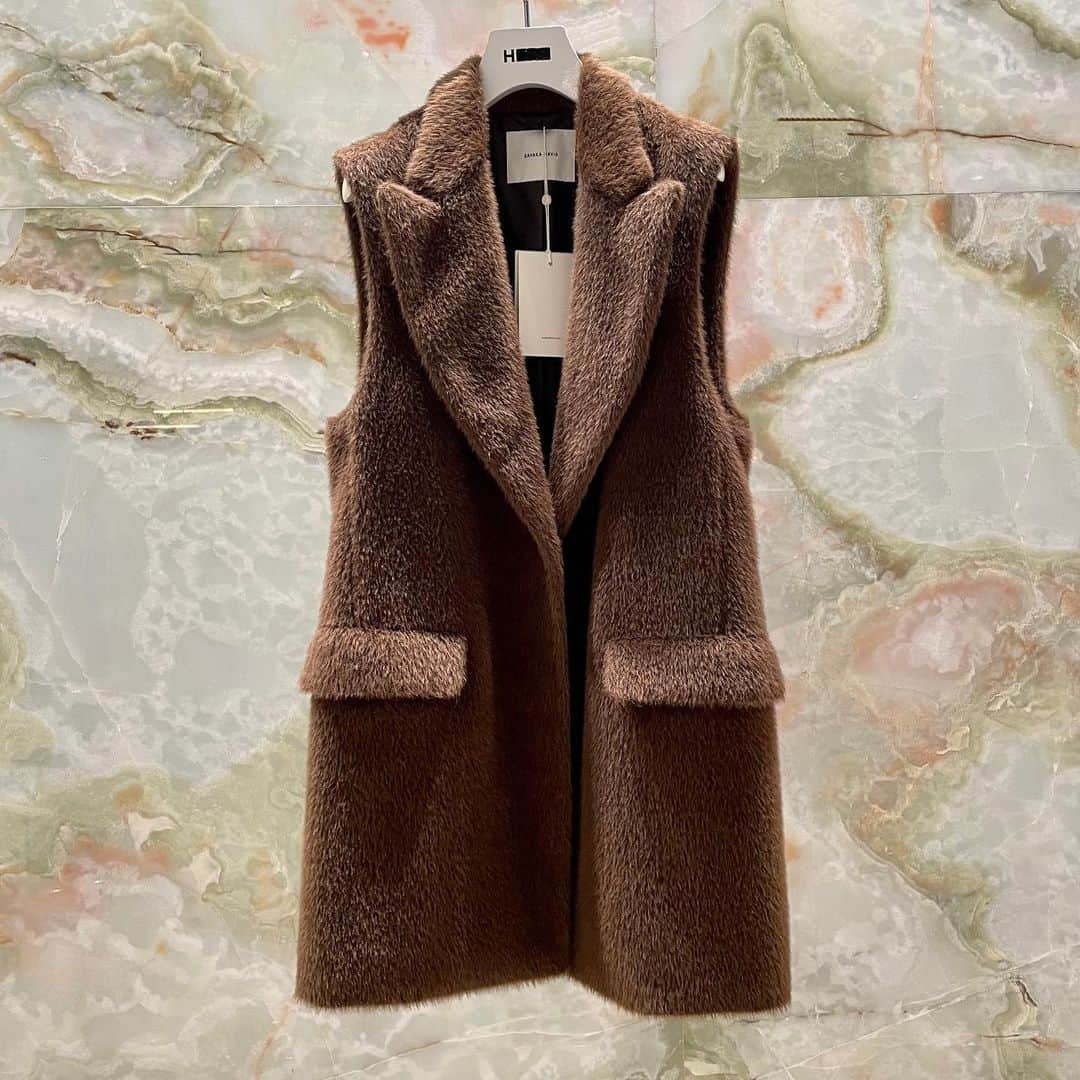 H BEAUTY&YOUTHさんのインスタグラム写真 - (H BEAUTY&YOUTHInstagram)「＜SAYAKA DAVIS＞  FUR VEST ¥86,900 TURTLE KNIT ¥43,780  #H_beautyandyouth #エイチビューティアンドユース @h_beautyandyouth  #BEAUTYANDYOUTH #ビューティアンドユース #Unitedarrows #ユナイテッドアローズ #sayakadavis」10月19日 12時40分 - h_beautyandyouth