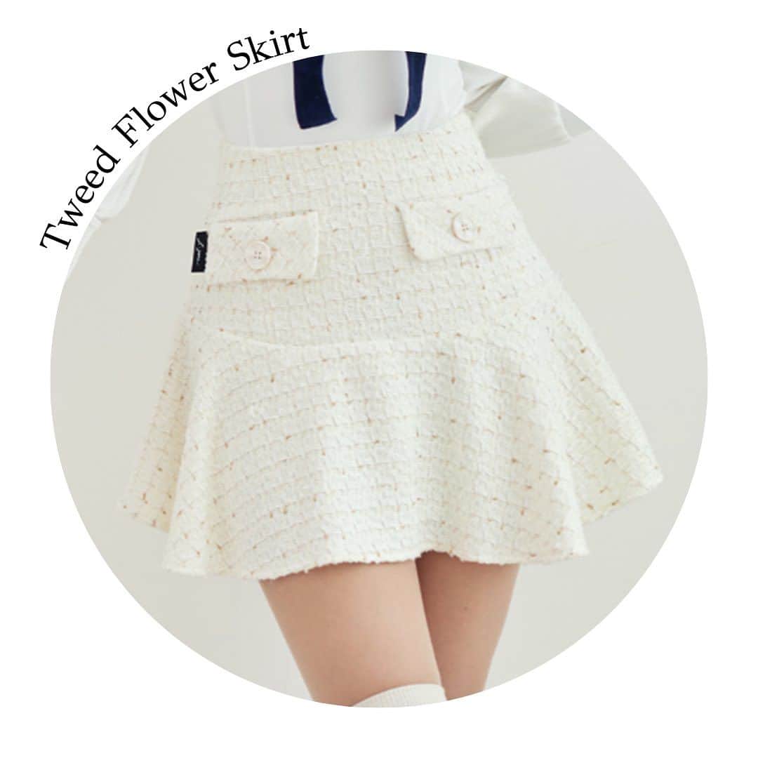 J.JANE JAPANのインスタグラム：「秋冬に人気のツイードスカート🤍 オールホワイトコーデで華やかなラウンドに✨  深めの前ポケットが二つ付いており、 裾が広がっているので脚元も美脚に演出してくれます。  ●Tops New tweed collar ballon sleeveT-shirts（White） ¥18,900  ●Bottoms Tweed Flower Skirt（White） ¥28,900  🇯🇵 https://www.j-jane.jp/  ⋱⋰ ⋱⋰ ⋱⋰ ⋱⋰ ⋱⋰ ⋱⋰ ⋱⋰  #韓国ゴルフウェア#ゴルフウェア#ゴルフウェアレディース #可愛いゴルフウェア#j_jane#ゴルフウェアセレクトショップ #人気ゴルフウェア #ゴルフ女子#ゴルフ女子コーデ」