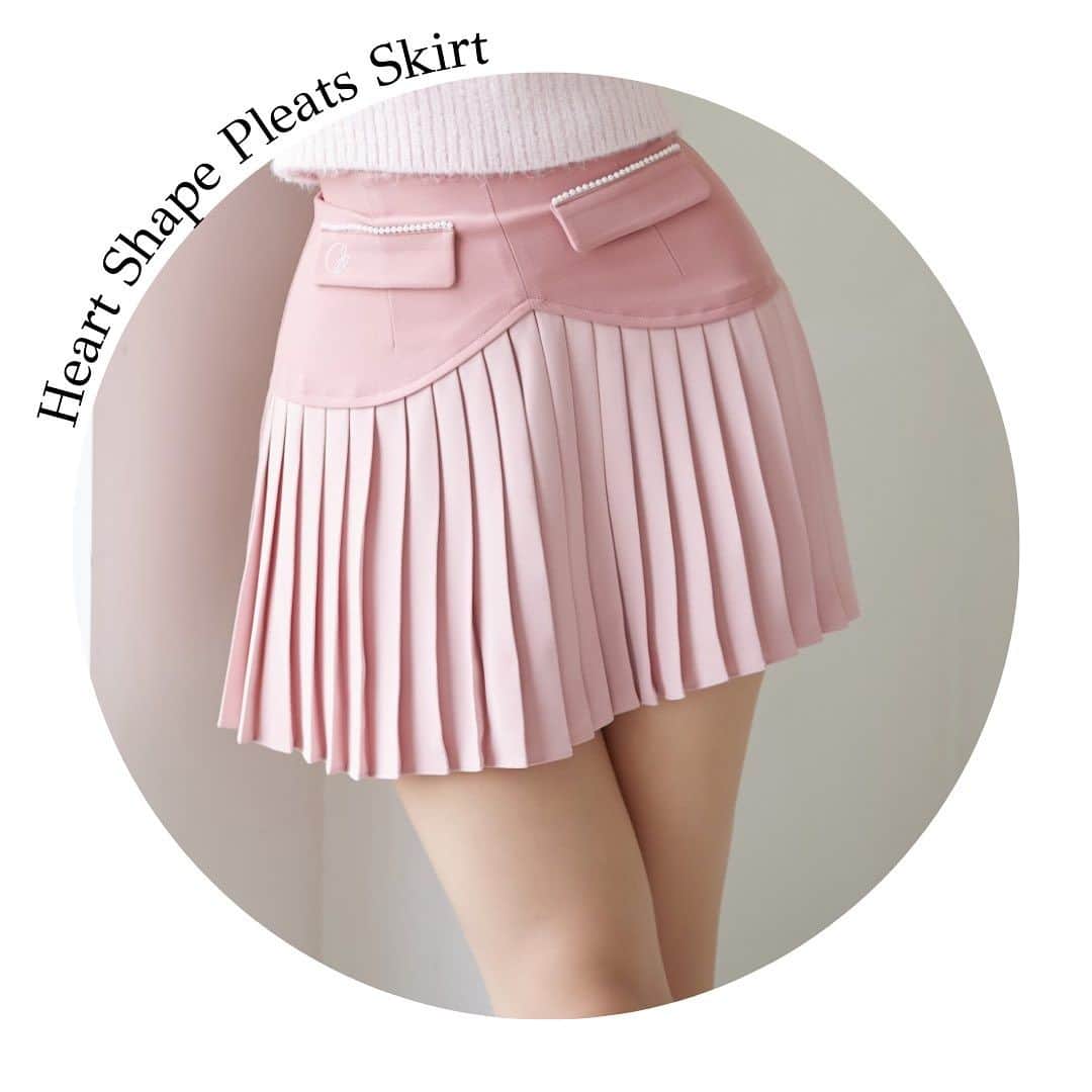 J.JANE JAPANのインスタグラム：「ハートのラインが可愛いプリーツスカート♡  スイングしたときに広がるプリーツが美しく演出されて エレガントで軽やかな印象に💐  トップスのニットなどとの相性も良く、 全体のコーディネートが重くなりすぎないので とても便利な1着です。 春先まで着られる素材感や色味に仕上げております。  ●Tops Pastel Frill Knit Sweater（Light Pink） ¥27,800  ●Bottoms Heart Shape Pleats Skirt(Pink) ¥29,800  🇯🇵 https://www.j-jane.jp/  ⋱⋰ ⋱⋰ ⋱⋰ ⋱⋰ ⋱⋰ ⋱⋰ ⋱⋰  #韓国ゴルフウェア#ゴルフウェア#ゴルフウェアレディース #可愛いゴルフウェア#j_jane#ゴルフウェアセレクトショップ #人気ゴルフウェア #ゴルフ女子#ゴルフ女子コーデ」