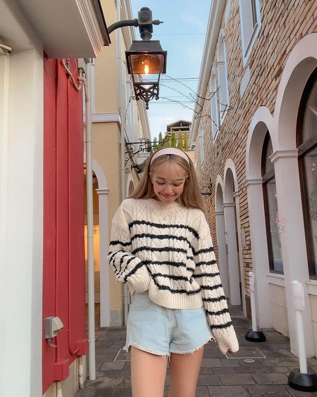 ユミ さんのインスタグラム写真 - (ユミ Instagram)「wearing  @anapmimpi_official   これも、撮影で一目惚れした knit tops🫠🤍❤️ もう発売してるよーー📢🥹  街並みかわいい👏🏼🫠❤️ Europe view  #anapminpi#fashion #aw#Pr#knit#tops #Europe#Italy#🇮🇹」10月19日 12時43分 - yuminchu1029