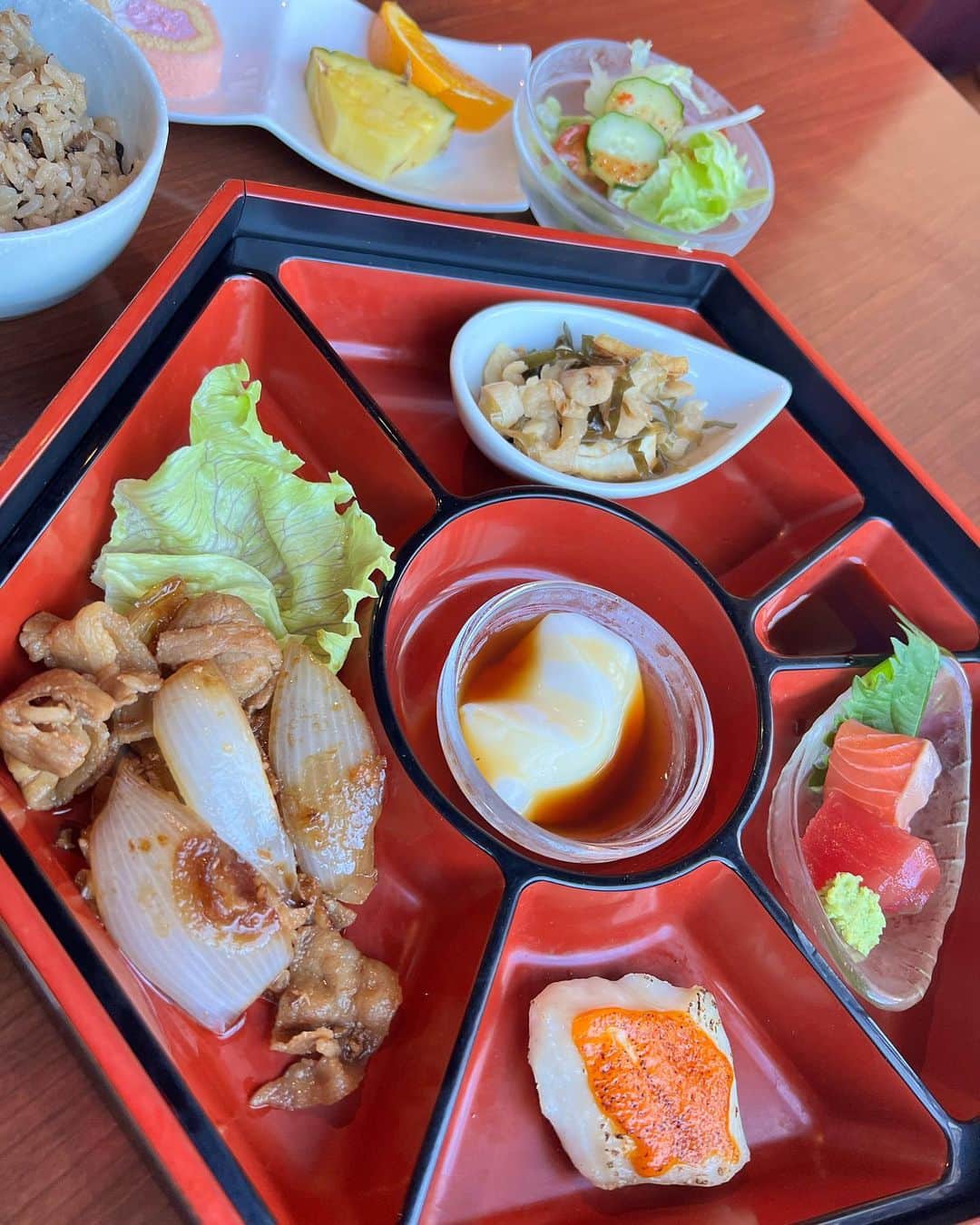 YURIさんのインスタグラム写真 - (YURIInstagram)「🌺OKINAWA🌺Oct.2023  食べ物編🍽️Best of what I ate😋 もずくの天ぷらはマスト！  #記録 #記憶 #기록 #오키나와 #일본 #Okinawa #foodporn #photodump #japan #japanisbeautiful」10月19日 12時46分 - divafreshyuri