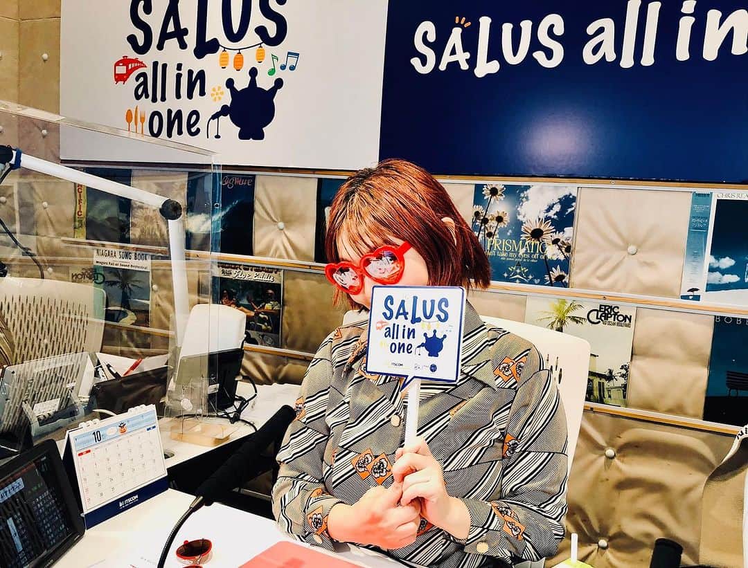 小出真保のインスタグラム：「レディオはじまります❣️ 13時より3時間生放送📻 今週は「SALUS all in one 5周年記念ウィーク」  スマホ📱アプリにFMプラプラでも聴けます！ぜひ！ FM salus  テーマ「将来のために行っていること」 15時台→「◯◯といえば？サルオル総選挙！」 今日は「歴史上の偉大な人物といえば…？〜戦国時代編〜」で待ってます⚔️🔥  ✉️msg@fm-salus.jp ★YouTubeLive YouTubeライブ生配信🍂 fm-salus.jp/index.php」