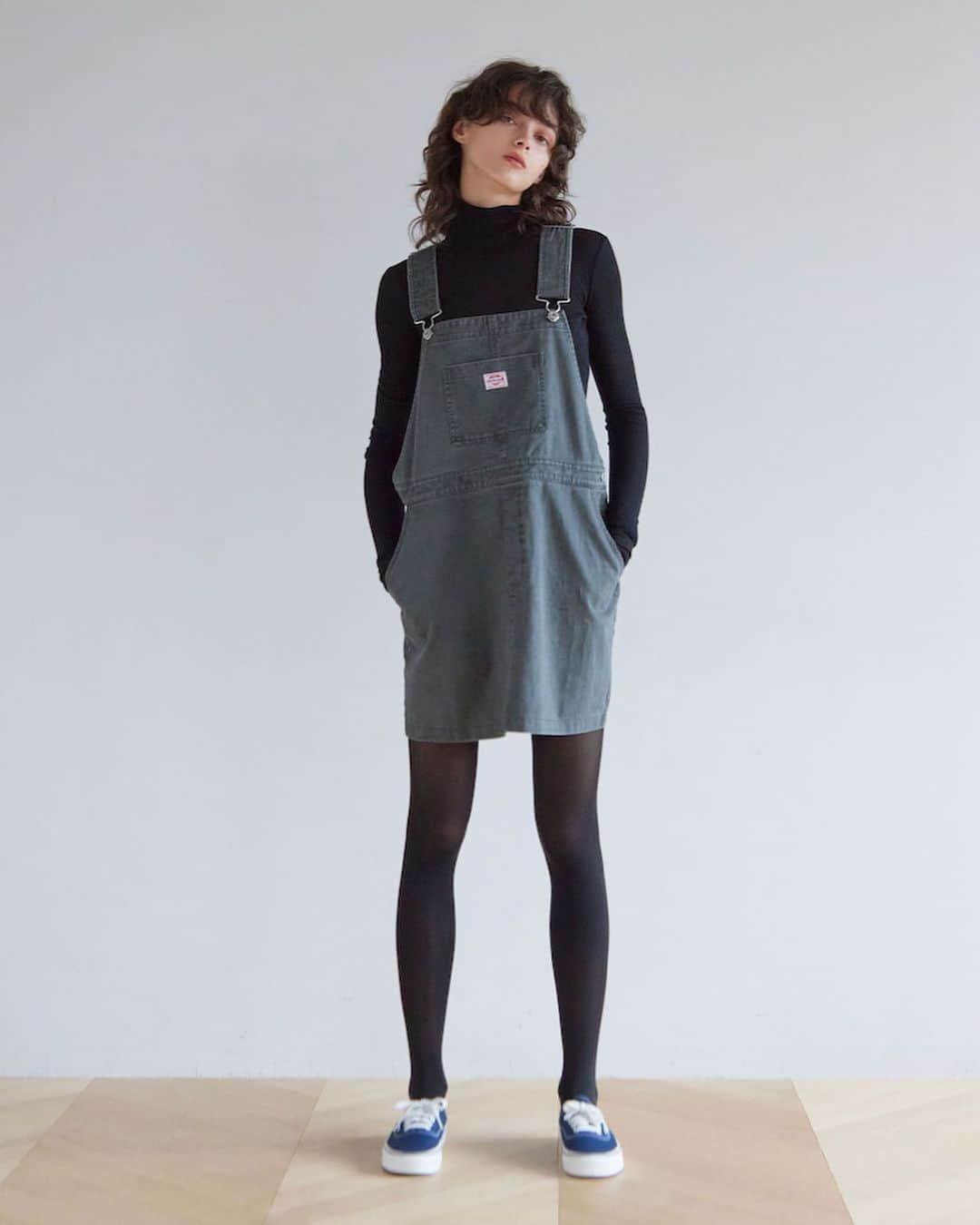 SeaRoomlynnさんのインスタグラム写真 - (SeaRoomlynnInstagram)「New arrival ⁡ ◼︎ ワークサロペットminiスカート ワークデザインを取り入れた今年らしいサロペットスカート。 無駄なくスッキリとした、大人カジュアルスタイルが完成します。 ✔︎ 美脚の台形ミニスカート ✔︎ コットンorエコレザーからチョイス ✔︎ オーソドックスなワークデザイン ⁡ #searoomlynn#シールームリン」10月19日 13時07分 - searoomlynn_official