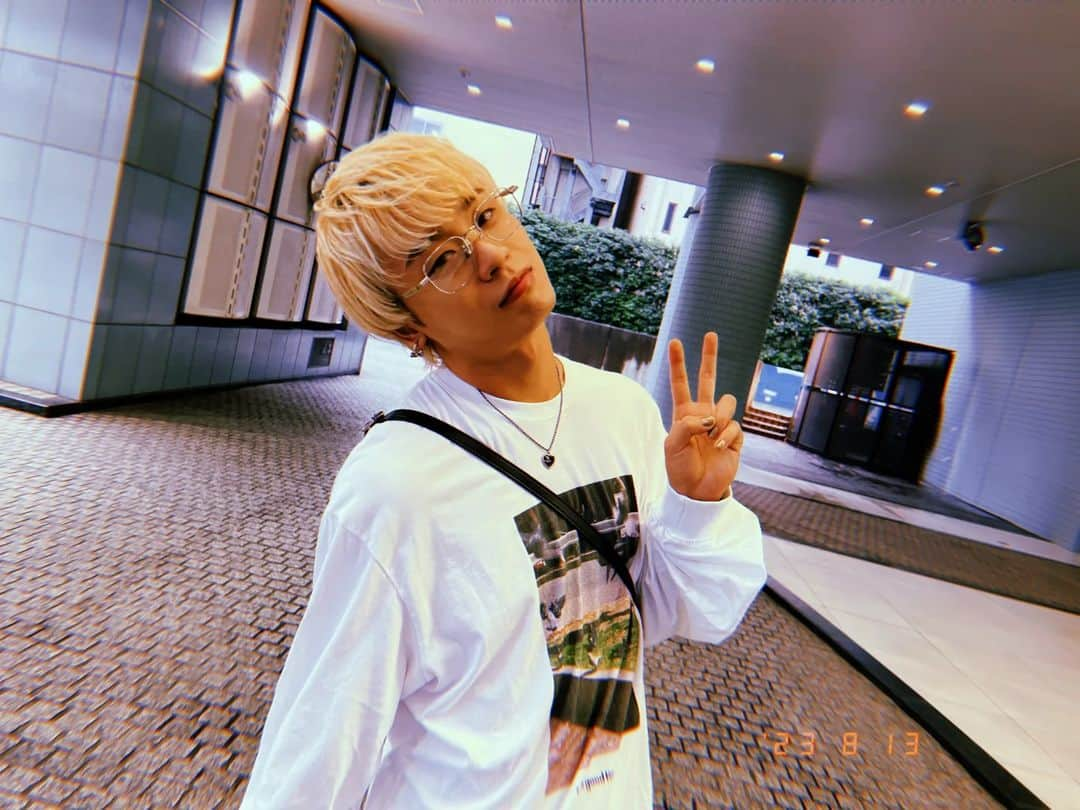 MAZZELのインスタグラム：「[RAN📸TAKUTO]  RANです！ 今回はメンバーの写真載っけてくってことで僕はたっくんにするよ😎 普段おっとりやけど面白くて時には支えてくれる兄のようなたっくんは、ステージではキレキレでカッコよすぎる姿を見せてくれる。そのギャップが最高にいいよね❤️‍🔥  #RAN #MAZZEL #MAZZEL_Carnival #fromMAZZELtoMUZE」