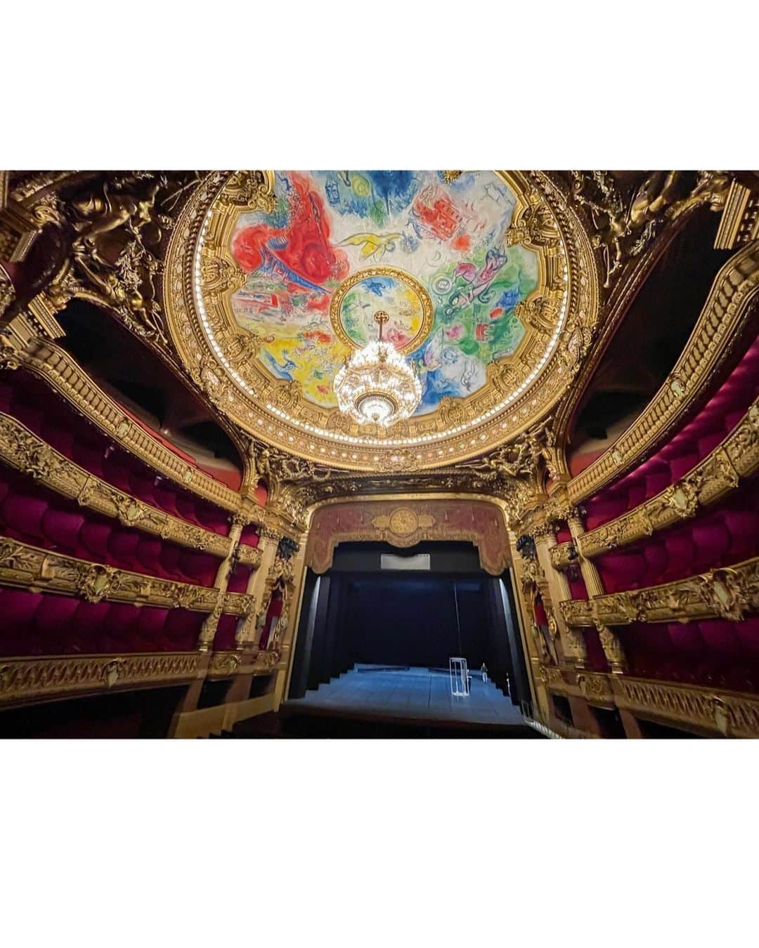 日野礼香さんのインスタグラム写真 - (日野礼香Instagram)「𝐂𝐇𝐈𝐄𝐑𝐔 𝐈𝐍 𝐏𝐀𝐑𝐈𝐒.𝟕  オペラガルニエ🇫🇷 今回初めて中に入りました！ ヴェルサイユ宮殿に負けない煌びやかさ🥹✨ ここでいまだに観劇できるなんですごいよね✨✨  パリ投稿はこれでラストになります！ 次は少しデータ整理してスペイン編🇪🇸 お楽しみに❤️  #paris #france #tripstagram #travelstagram #francetravel #paristravel #palaisgarnier #lopera #パリ #フランス #海外旅行 #旅スタグラム #パリ旅行 #フランス旅行 #旅好き女子 #タビジョ #旅行コーデ #旅行好き #海外旅行好き #旅游 #オペラガルニエ #オペラ #スカートで旅するchieru」10月19日 12時59分 - reicheru219