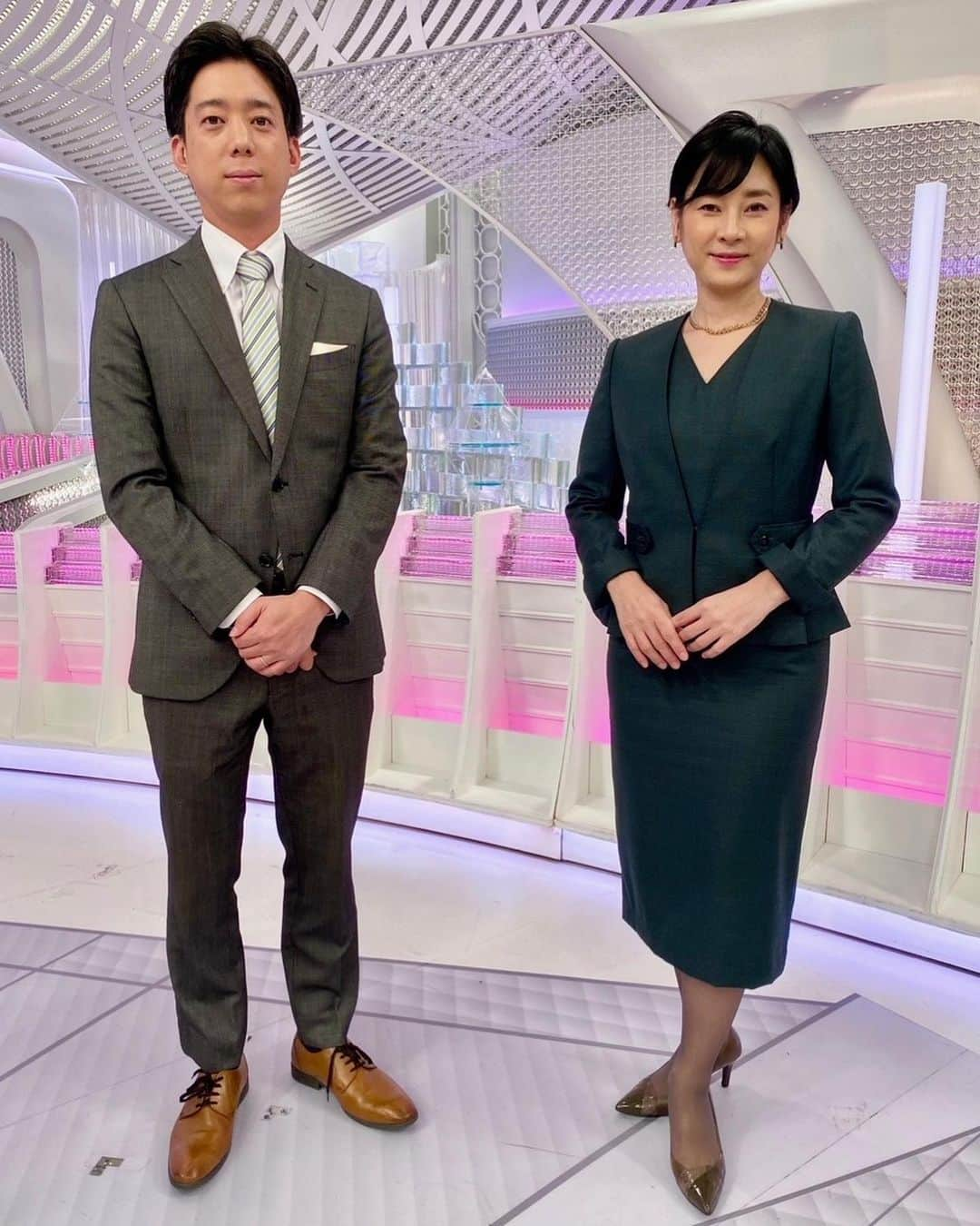 フジテレビ「Live News days」さんのインスタグラム写真 - (フジテレビ「Live News days」Instagram)「きょうは東京都心で25℃を超える暑さとなっています。日中は半袖で過ごせそうです。  午後は雨が降るところもあるので、上着と折りたたみ傘を持ってお出かけください。  島田アナ JK&OP：#akikoogawa @akikoogawa_collection ピアス：@grossejapan #grossejapan ネックレス：#アビステ @abiste_official  #島田彩夏 #立本信吾 #安宅晃樹 #竹内友佳 #アナウンサー #フジテレビ #ライブニュースデイズ #livenewsdays #ファッション #コーディネート」10月19日 13時07分 - live_news_days