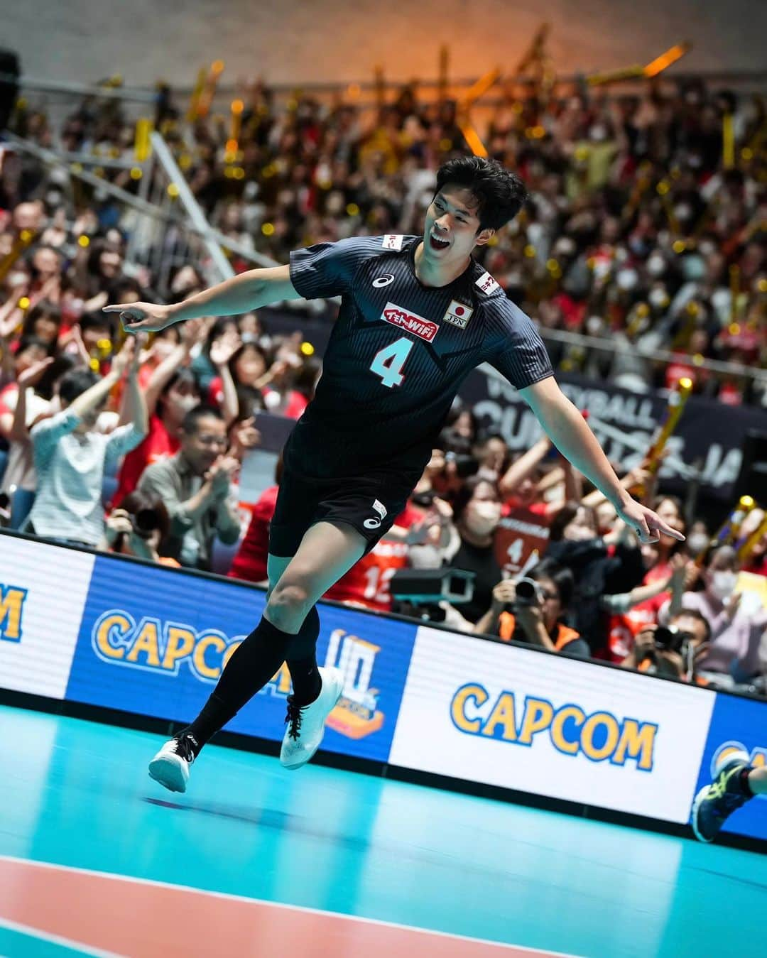 宮浦健人のインスタグラム：「THIS SEASON: KENTO MIYAURA 🇯🇵  After playing in Poland last year, the Japanese opposite hitter remains in Europe this season & will play for @parisvolley in France 🇫🇷.  ➡️ #Volleyball news on volleyballworld.com」