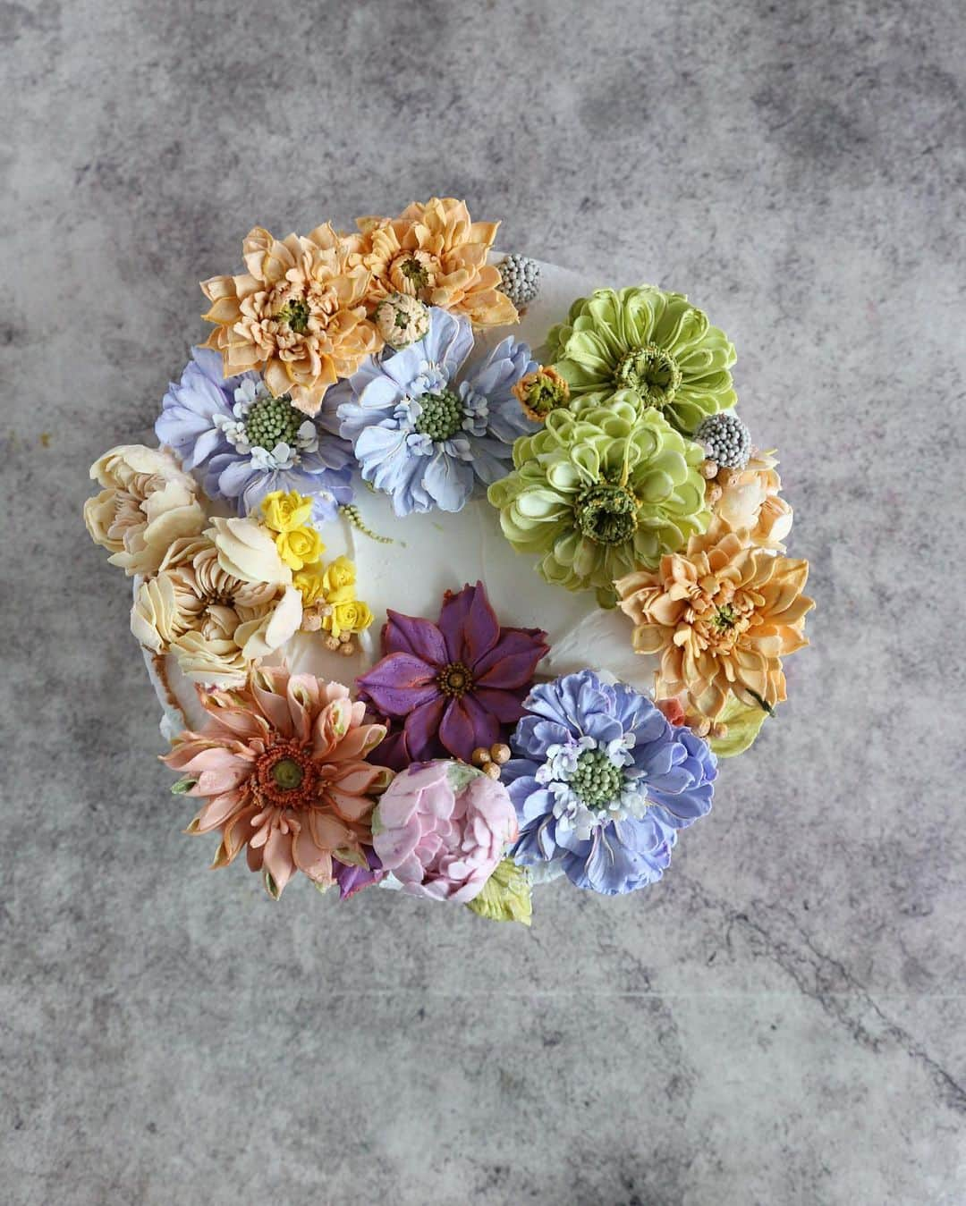 청담 수케이크 (atelier soo)さんのインスタグラム写真 - (청담 수케이크 (atelier soo)Instagram)「꽃모음cake1 Flower.color.Arrange. ㅡ」10月19日 13時38分 - soocake_ully