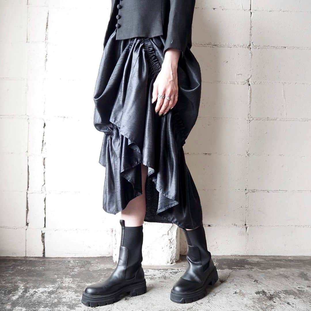 吉祥寺 古着屋 Orfeoさんのインスタグラム写真 - (吉祥寺 古着屋 OrfeoInstagram)「. ●1965's Christian Dior Many Button Jacket ●2way Frilled Gather Skirt→sold ●Original Gum Belt . . . お問い合わせはこちらから↓ orfeokichijoji@yahoo.co.jp  #orfeo #kichijoji #tokyo #vintage #used #fashion #coordinate #outfit #オルフェオ #吉祥寺 #東京 #古着 #古着屋 #ヴィンテージ #レディース古着 #吉祥寺古着屋 #コーディネート . . . お問い合わせはインスタグラムのプロフィール掲載のメールアドレスにお願いいたします。コメント、DMでのお問い合わせは受け付けておりませんのでご了承ください。 店頭に出ていないONLINE SHOPの商品もご購入頂けます。気になる商品がございましたら店頭スタッフにお気軽にお声掛けください。」10月19日 13時45分 - orfeokichijoji