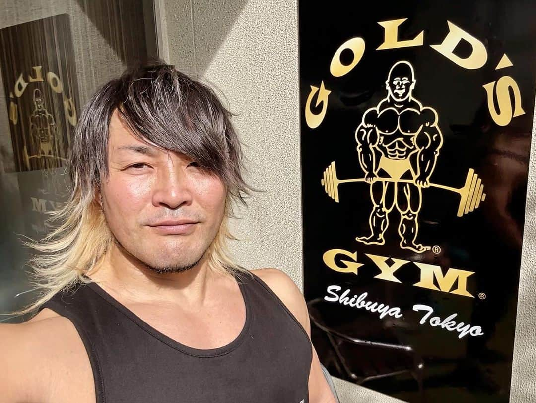 棚橋弘至さんのインスタグラム写真 - (棚橋弘至Instagram)「#胸トレ #chestday #ゴールドジム渋谷東京   バーベルか？ダンベルか？で、迷ってハンマーにする柔軟な思考(￣(工)￣)👍」10月19日 13時51分 - hiroshi_tanahashi