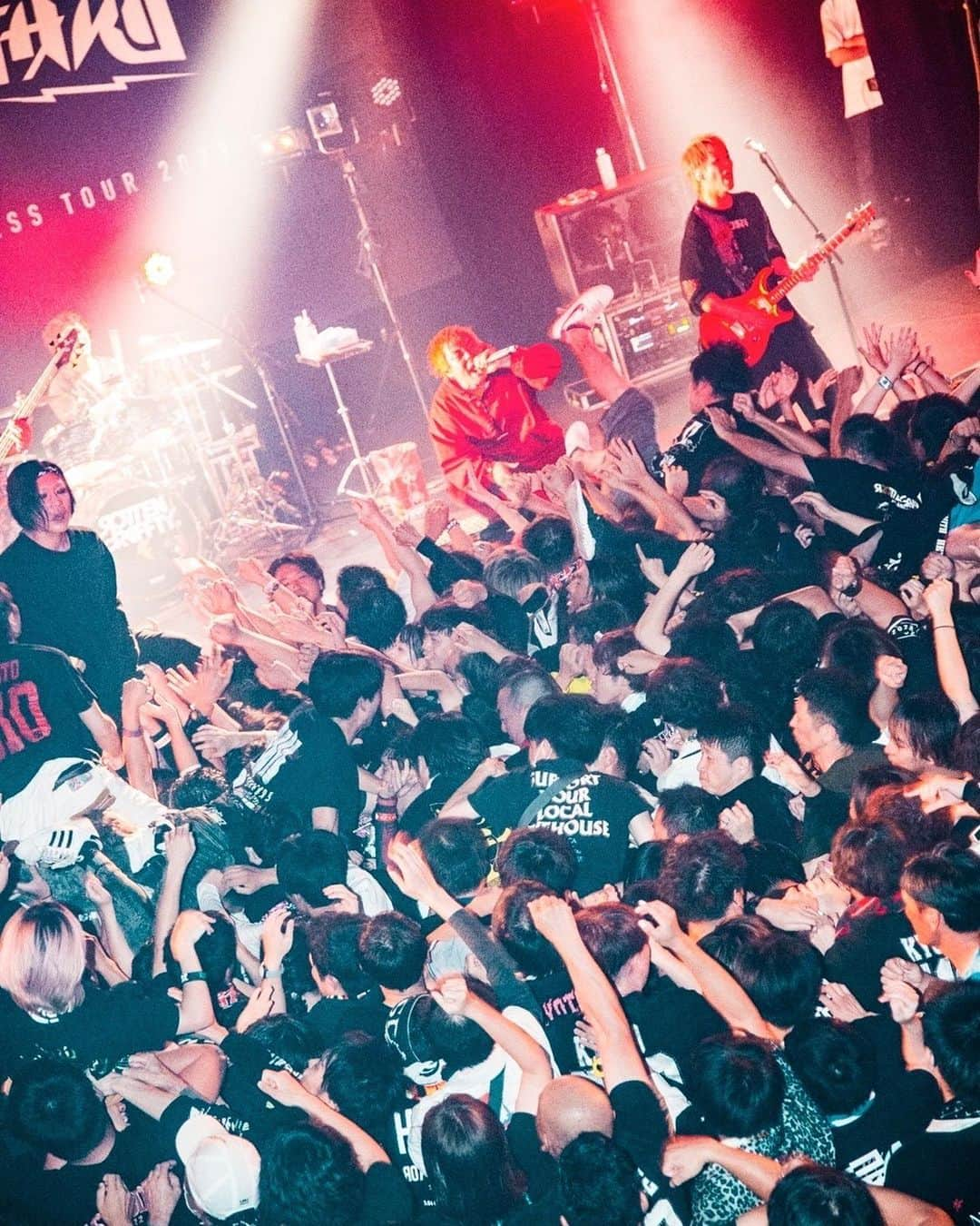 N∀OKIさんのインスタグラム写真 - (N∀OKIInstagram)「響都超特急 TOUR  名古屋DIAMOND HALL  GUEST PassCode  芋洗坂係長   どちら方も はじめまして故の 焚きつける暖かさと 突き抜ける優しさが 相まみえれましたわな  それにしても毎度毎度強い 猛烈名古屋 御機嫌さん ありがとうございました  写真 @NINJA_JON   #kue2023」10月19日 13時57分 - chairoy1945