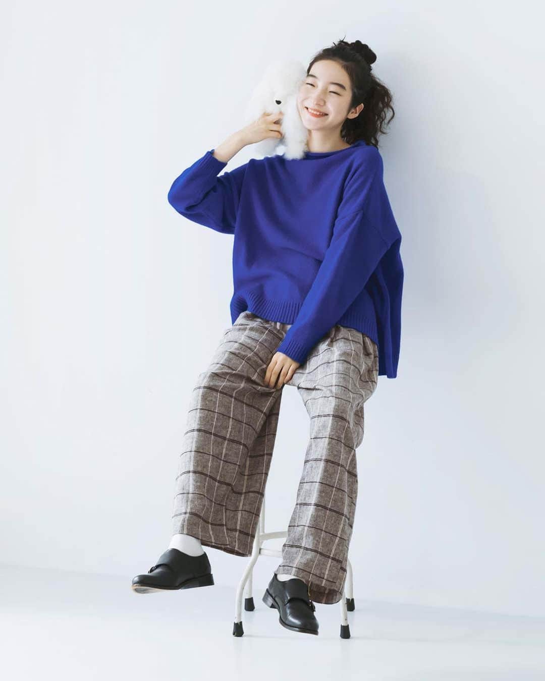 ナチュランさんのインスタグラム写真 - (ナチュランInstagram)「【 blue willow 】装いに彩りを添えるカラーニット  ・  天然素材を紡ぎ、暮らしに程良く馴染む 大人のナチュラル服を提案する「blue willow」より、 装いに彩りをプラスするカラーニットが届きました。  これからの季節はトーンが落ち着きがちですが、 冬こそ発色のきれいなニットを着こなして、おしゃれをお楽しみください。  モデル身長 : 164cm  ----------------------------- 　blue willow -----------------------------  ■ウール混ニットボトルネックプルオーバー ¥9,790 (税込) ブルー[ 注文番号：ISW-4A84-3303-A ] グリーン[ 注文番号：ISW-4A84-3303-B ] ブラック[ 注文番号：ISW-4A84-3303-C ] マスタード[ 注文番号：ISW-4A84-3303-D ] ライトグレー[ 注文番号：ISW-4A84-3303-E ] レッド[ 注文番号：ISW-4A84-3303-F ]  -----------------------------  ▶️商品詳細やお買い物は写真のタグをタップ またはプロフィール（@natulan_official）から 「ナチュラン」のサイトにアクセスして 注文番号や商品名を検索してみてくださいね。  #lifewear #fashion #natulan #今日のコーデ #コーディネート #ファッション #ナチュラル #ナチュラン #日々の暮らし #暮らしを楽しむ #シンプルライフ #シンプルコーデ #大人女子 #大人カジュアルコーデ #ニット #カラーニット #ウール混 #ボトルネック #ブルー #グリーン #マスタード #秋 #秋コーデ #blue willow #ブルーウィロウ #natulan_official.」10月19日 13時58分 - natulan_official