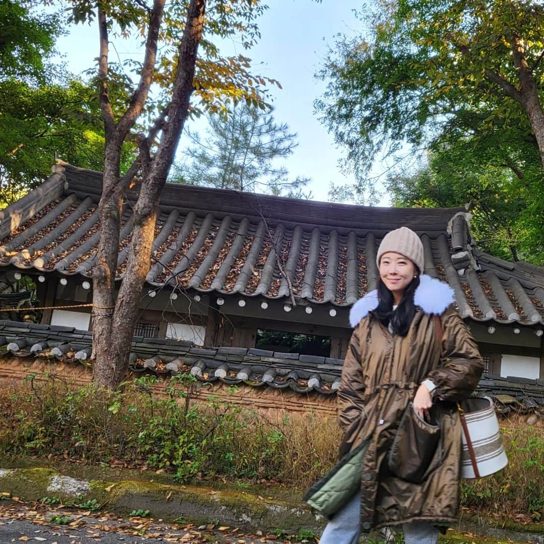 ソ・ユジンさんのインスタグラム写真 - (ソ・ユジンInstagram)「맘에 드는 모자~hihi 홍쌤이랑 같이 걷기! PositiveEnergy @hong.hjh ^O^ A hat to cover my long forehead^^」10月19日 14時25分 - yujin_so