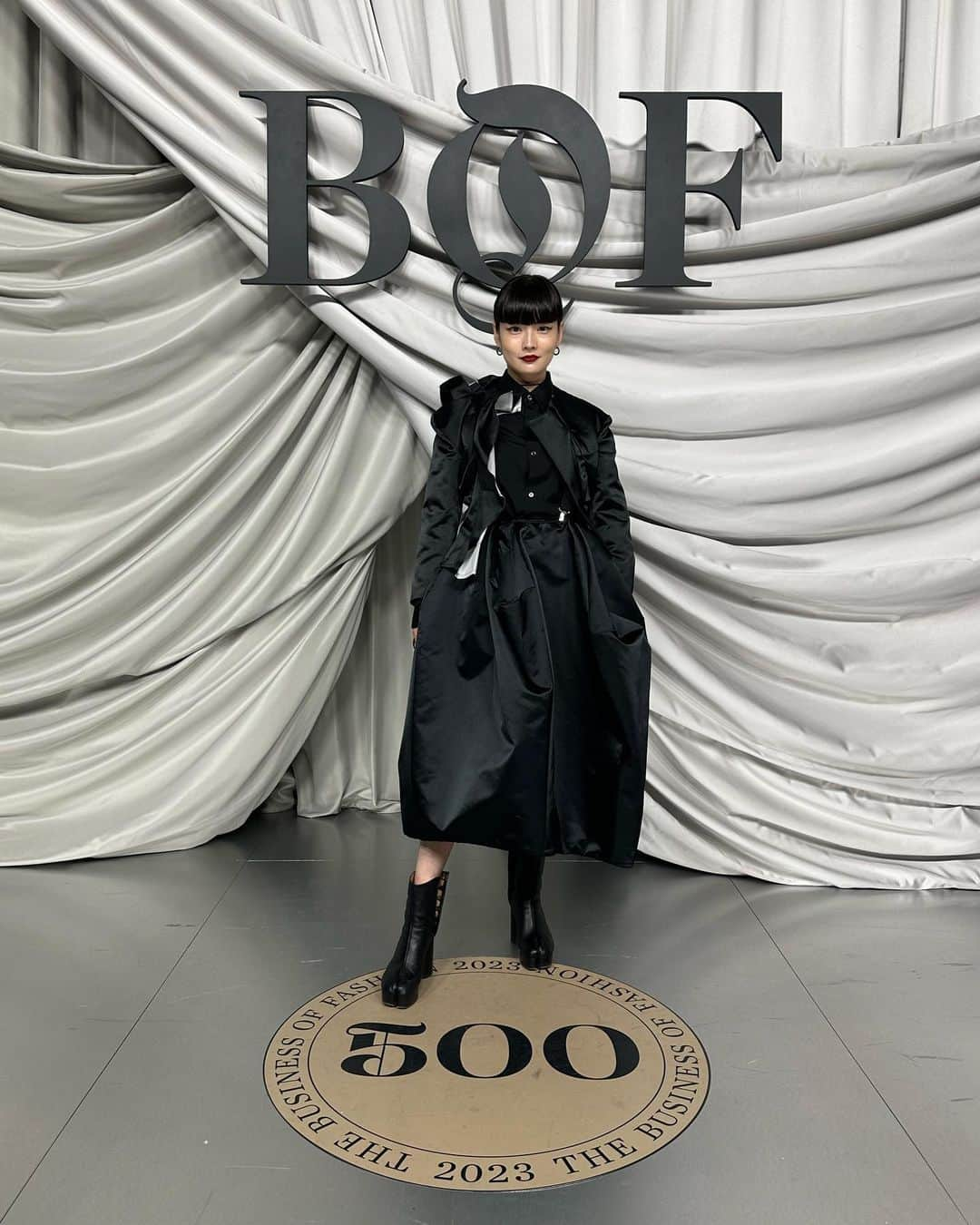 秋元梢のインスタグラム：「Thanks for the invite @bof 🏆 member since 2018🙏🏻 Thank you very much for dressing me @commedesgarcons 🖤🖤🖤 #bof500 #latergram」