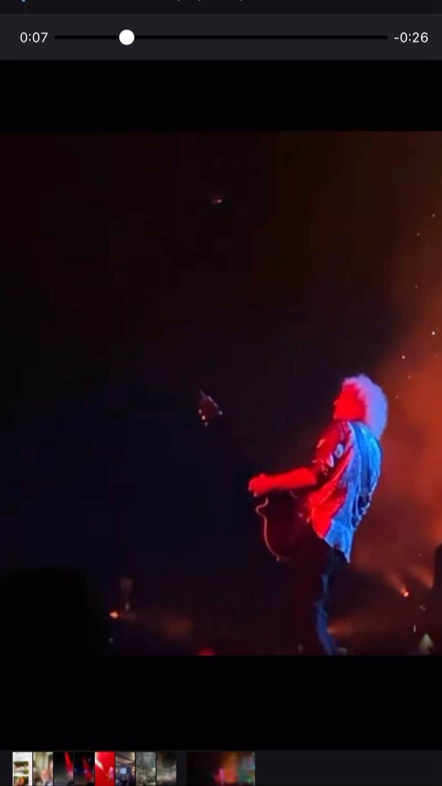 ブライアン・メイのインスタグラム：「Enjoying my rockets tonight in Philadelphia !! Thanks, good people of Philly !!! You gave us your hearts !!! pic: Pete Malandrone - ta !  Bri」