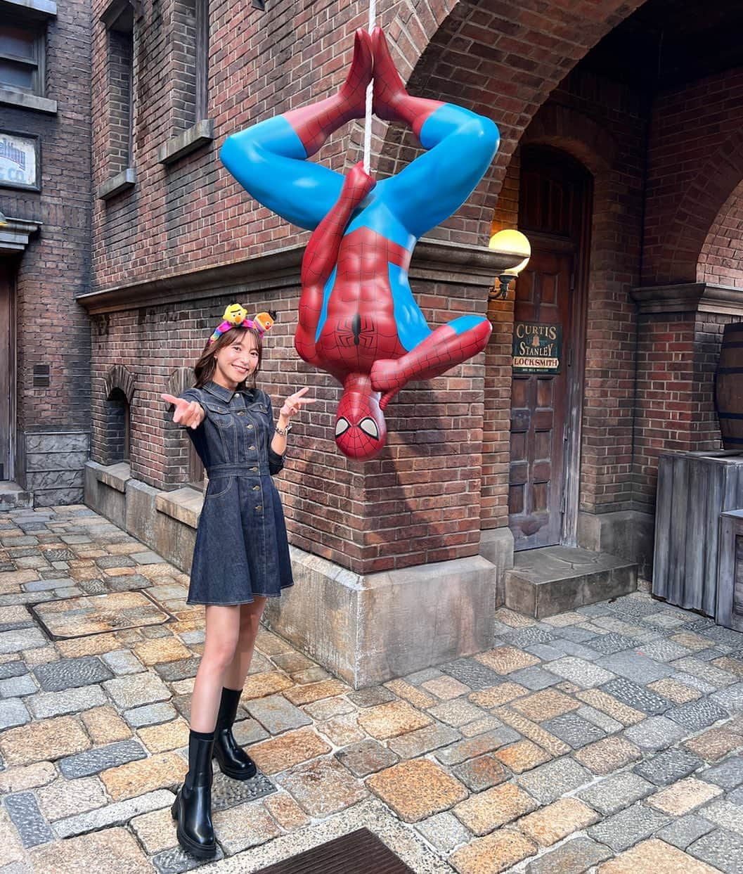 秋山未有さんのインスタグラム写真 - (秋山未有Instagram)「こないだ写真撮ってきた♥️🕷️🤟  #amazingspidermantheride #usj  明日は Marvel's Spider-Man2発売日！ やらなきゃいけないゲーム溜まってるけど楽しみ~♡  ライドの終了まであと100日切ってるらしい🥺 今年は年パスユーザーだからたくさんスクープ探しに行こ🔍  #usjコーデ #usjハロウィン #usj写真スポット #ユニバ #ユニバコーデ #ユニバハロウィン #usjカチューシャ #ユニバカチューシャ #ユニバーサルスタジオジャパン #ユニバ写真 #スパイダーマン #アメージングスパイダーマンザライド #spiderman #セサミストリート #セサミストリートコーデ #universalstudiosjapan」10月19日 20時06分 - miyu_akiyama