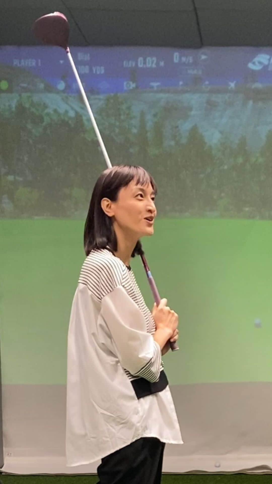 瑞羽奏都（水谷美月）のインスタグラム：「ゴルフレッスン6回目⛳️ 前回大苦戦したドライバーのレッスンからスタートでした🏌️‍♀️  今回のレッスンでの学び。 『無欲で打つ事』 当てようって思うとどうしても変な所に力が入ったりして、フェイスの向きもおかしくなるので、当てようと思わず、無欲にクラブを振ったら、なんか良き当たりが出るようになりました(笑) お陰様で、フェイスの向きもちょっと良くなった？  これをベースにフルスイングで打てるように頑張る‼️  無欲は時には必要か… うん、それは他の時にも通ずることがあるなw🚤🤔  #ゴルフ #ゴルフ女子 #新しい習い事 #挑戦 #チャレンジ #golf #golfgirl #宝塚ogゴルフ部  @takarazuka_og_sc  @yuichi.abe_five_elements 阿部雄一コーチ @5elements_tokyo ゴルフアカデミーFive elements https://www.youtube.com/@fiveelements5386」