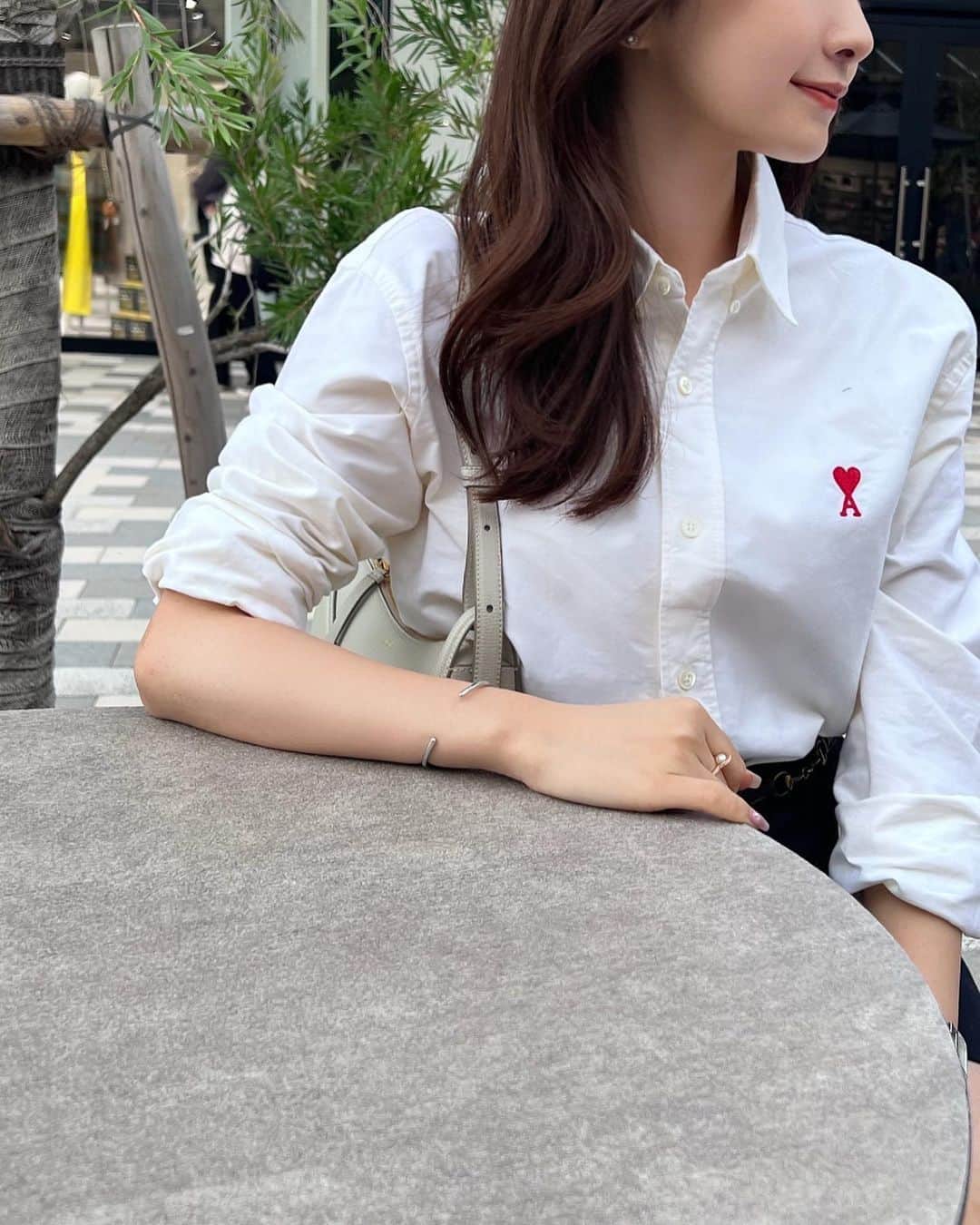 MIYUさんのインスタグラム写真 - (MIYUInstagram)「過ごしやすい良い季節🍃 ずっとこの気候がいいな⛅️  最近はKINUJOのドライヤーを使ってるよ🪽 ・小さくて軽い ・見た目がお洒落でコンパクトに収納できる ・風量強めであっという間に乾く いいところがたくさん🌬️  お気に入り♡  #KINUJO #キヌージョ #絹女 #美容家電 #ヘアケア #ツヤ髪#kinujo_ad #サロン級 #ドライヤー #ヘアアイロン #美容 #美容師おすすめ」10月19日 19時59分 - miyu__.oo