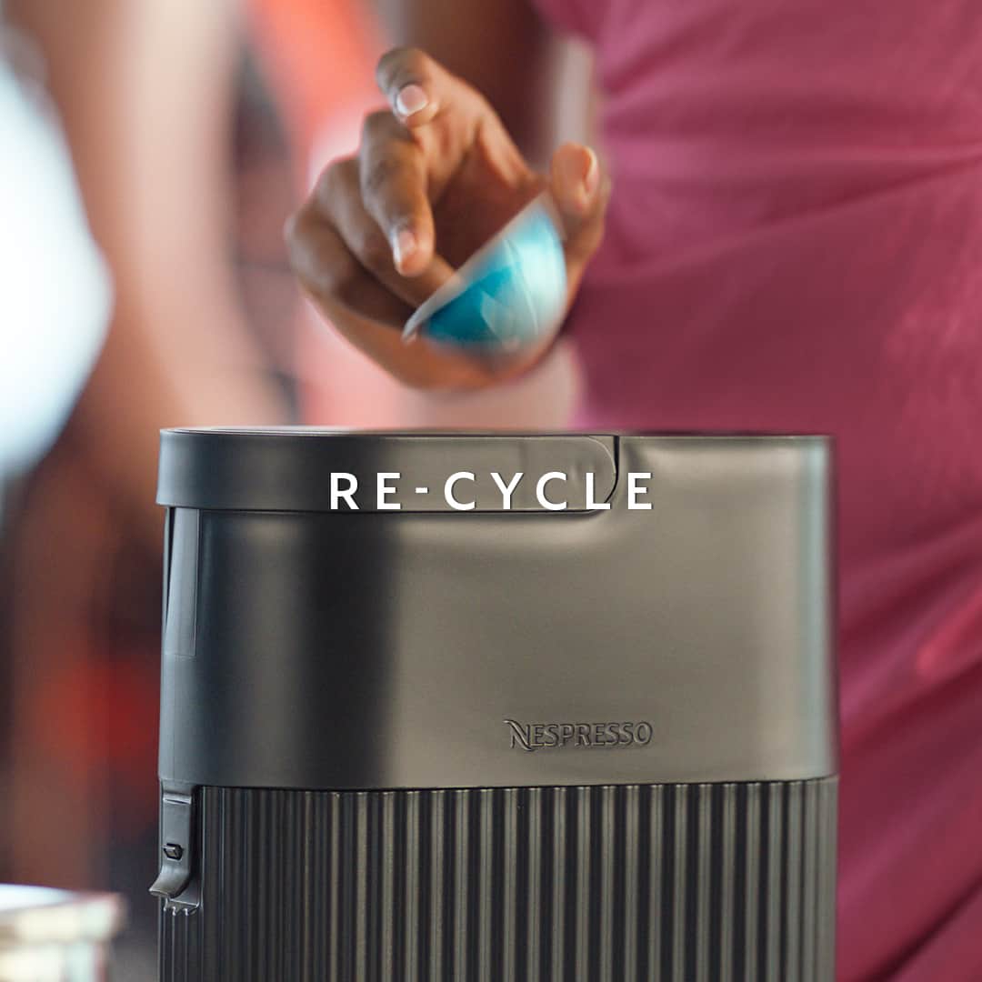 Nespressoさんのインスタグラム写真 - (NespressoInstagram)「Does recycling your capsules make your coffee taste better? Only one way to find out… 😉 Don’t forget to recycle.  #RecyclingWithNespresso #RecyclingWeek」10月19日 20時00分 - nespresso