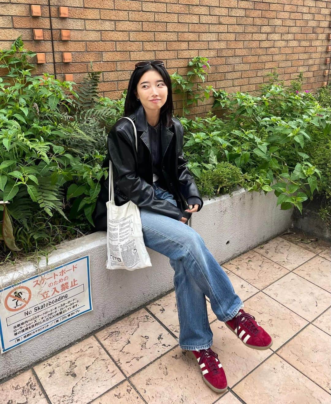 yuikoのインスタグラム：「今日発売🖤eco leather middle jk @suwdee_official   #suwdee #suwdeesnap」
