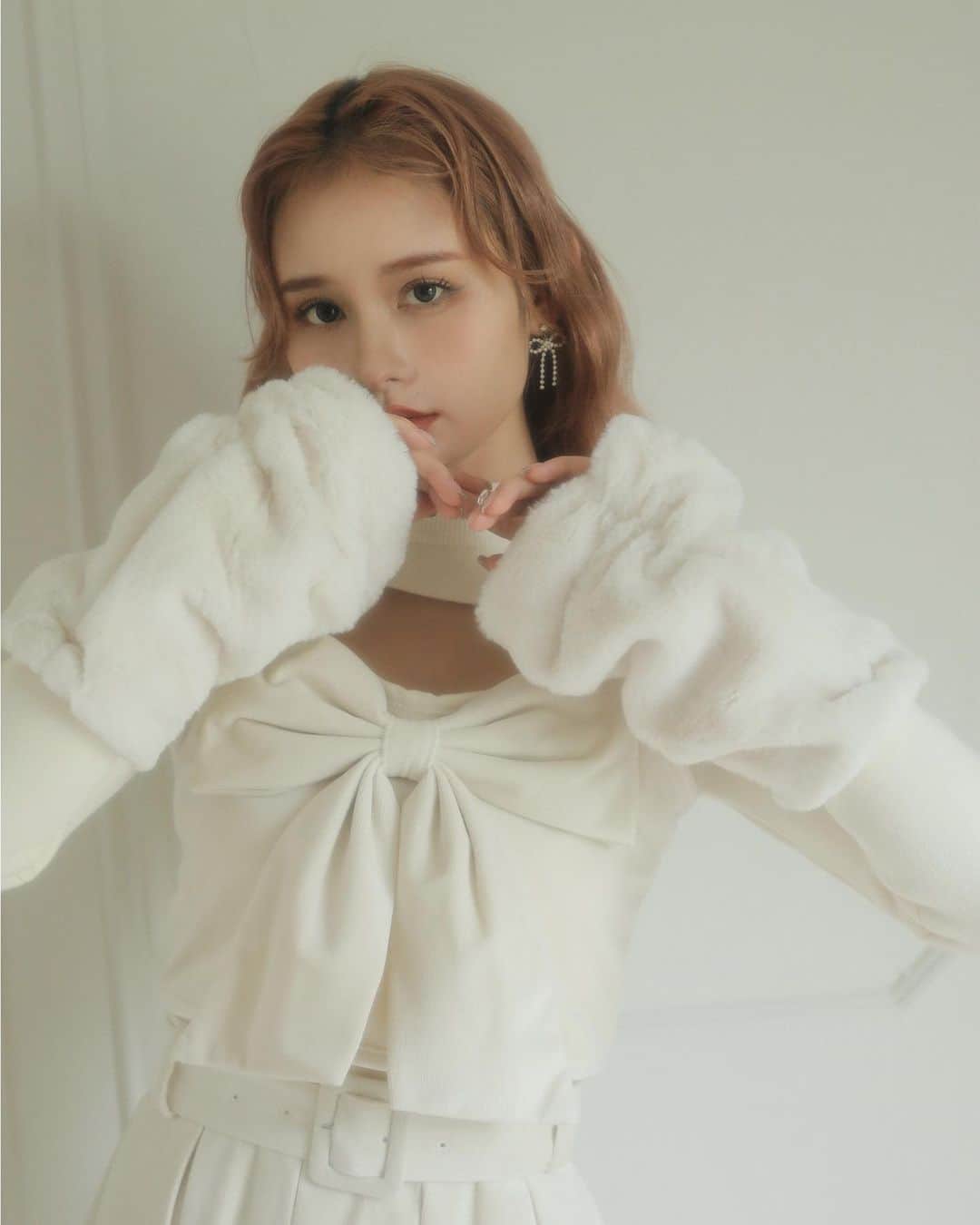 BUBBLESさんのインスタグラム写真 - (BUBBLESInstagram)「ㅤㅤㅤㅤㅤㅤㅤㅤㅤㅤㅤㅤㅤ ㅤㅤㅤㅤㅤㅤㅤㅤㅤㅤㅤㅤㅤ BUBBLES Autumn / October,2023  ☑︎ fur cuffs knit tops ¥6,900+tax color :  ivory / black / blue https://www.sparklingmall.jp/c/sparklingmall_all/BS71320 ㅤㅤㅤㅤㅤㅤㅤㅤㅤㅤㅤ _____________________________________________  #bubbles #bubblestokyo  #bubbles_shibuya #bubbles_shinjuku #bubblessawthecity #bubbles #new #clothing #fashion #style #styleinspo #girly #classicalgirly #brushgirly #harajuku #shibuya #newarrival #october #aw #autumn #fall #2023_BUBBLES #October2023_BUBBLES」10月19日 20時00分 - bubblestokyo