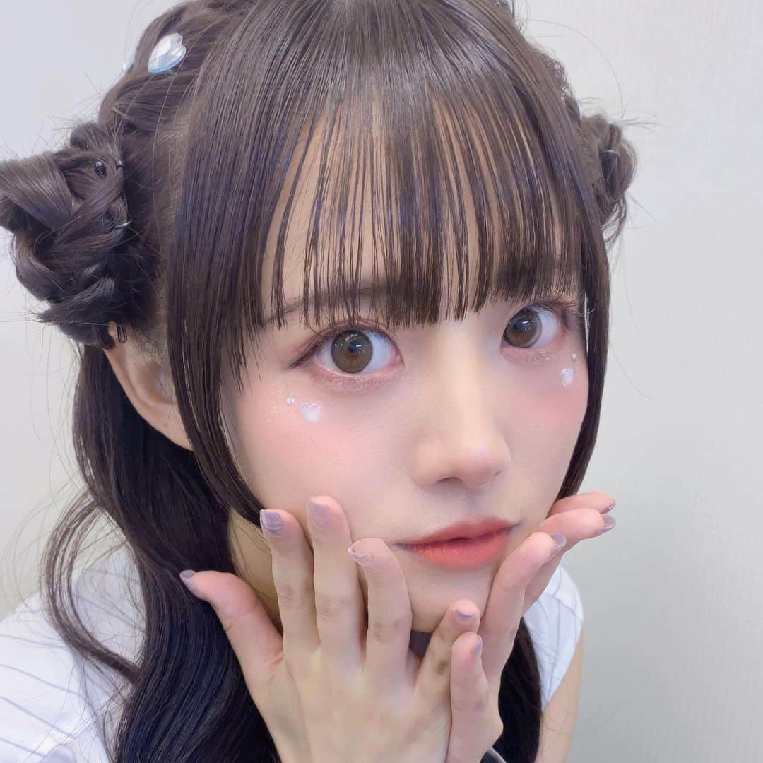 伏木結晶乃さんのインスタグラム写真 - (伏木結晶乃Instagram)「ラストワンマンのヘアメ超お気に入り🥰頭にハートたくさん付けてもらった❤︎ #ヘアメ #fyp」10月19日 20時03分 - yukinofushiki_